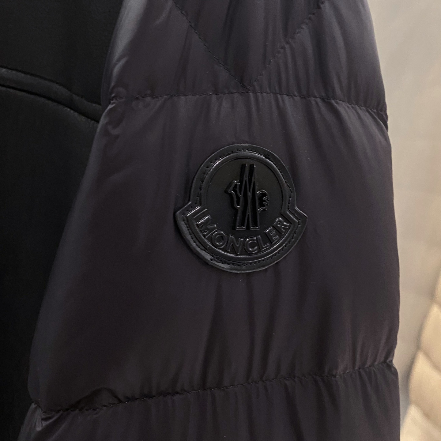 黑色特写篇展示……