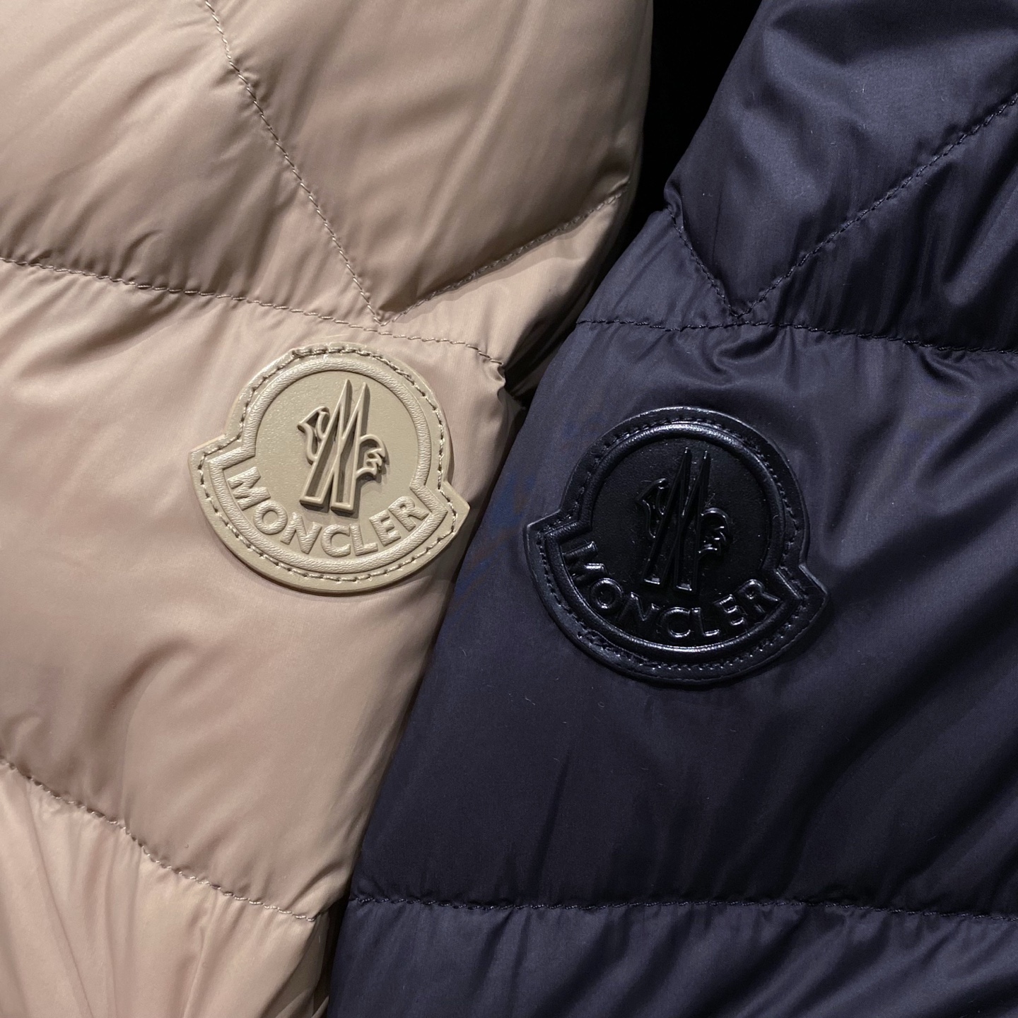 MON25FW秋冬新款科技尼龙羊羔毛拼接翻领羽绒夹克，LL男士超奢华皮毛拼接短款拉链羽绒服外套！贸易公司