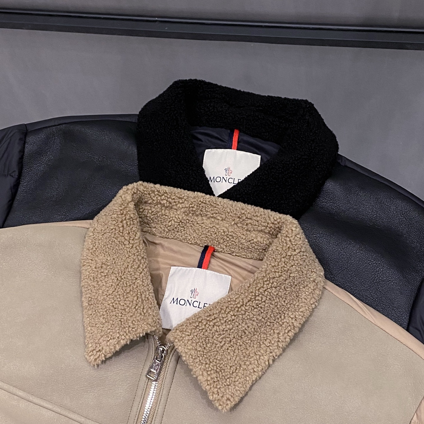 MON25FW秋冬新款科技尼龙羊羔毛拼接翻领羽绒夹克，LL男士超奢华皮毛拼接短款拉链羽绒服外套！贸易公司