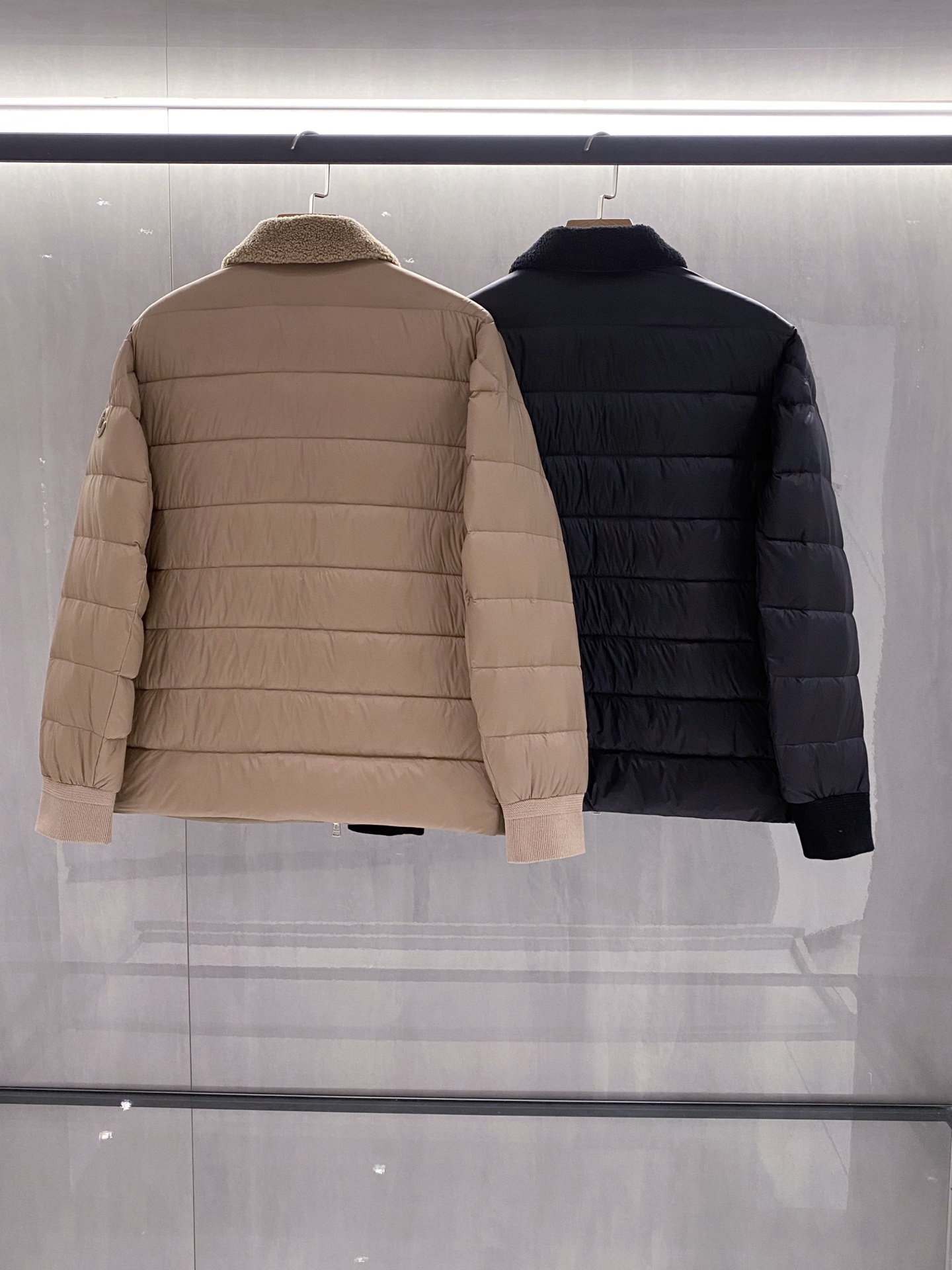 MON25FW秋冬新款科技尼龙羊羔毛拼接翻领羽绒夹克，LL男士超奢华皮毛拼接短款拉链羽绒服外套！贸易公司