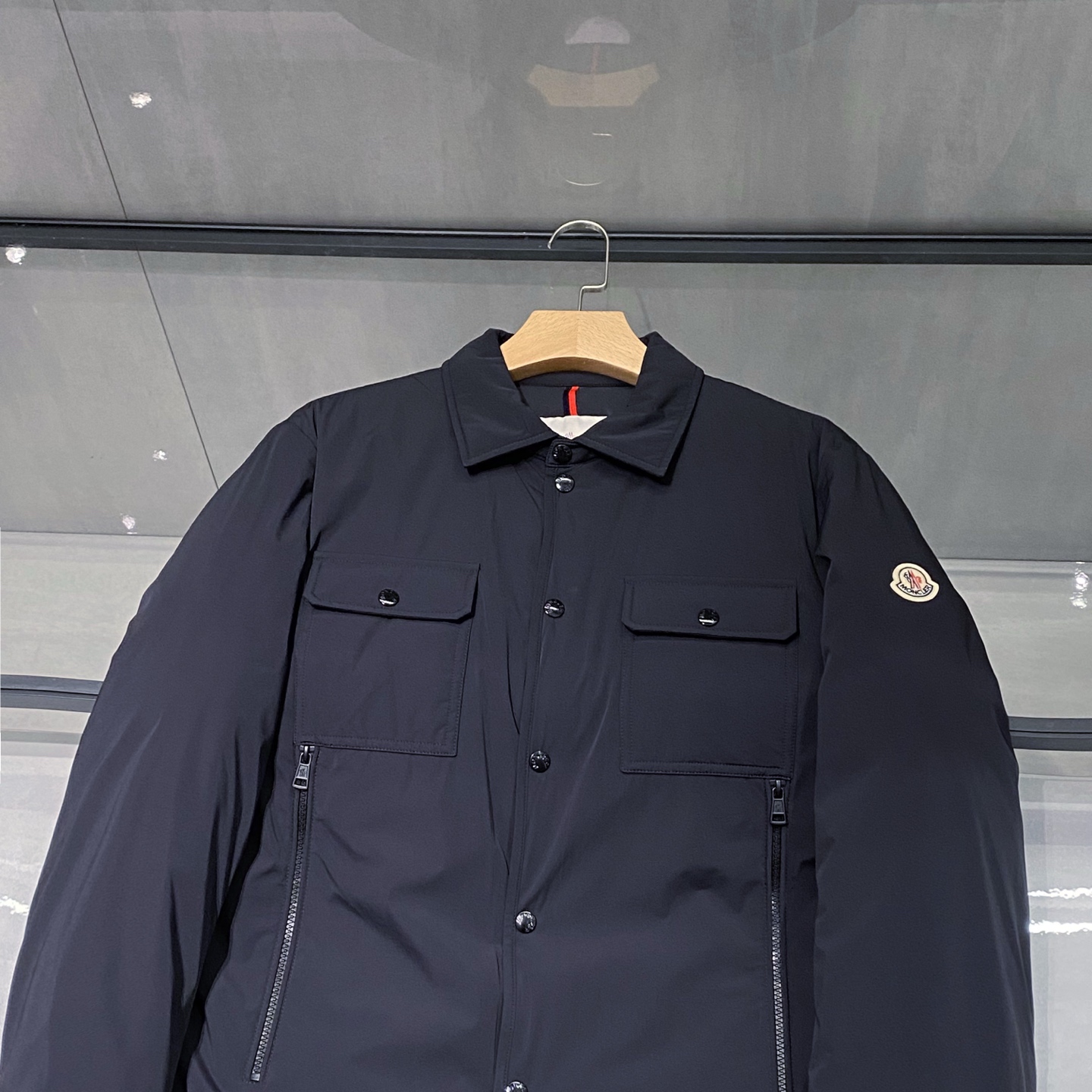 (新品)特级羽绒⬆️Moncler 轻商务Giubbotto 男士羽绒衬衫式夹克外套.鹅绒填充.🎁出厂标