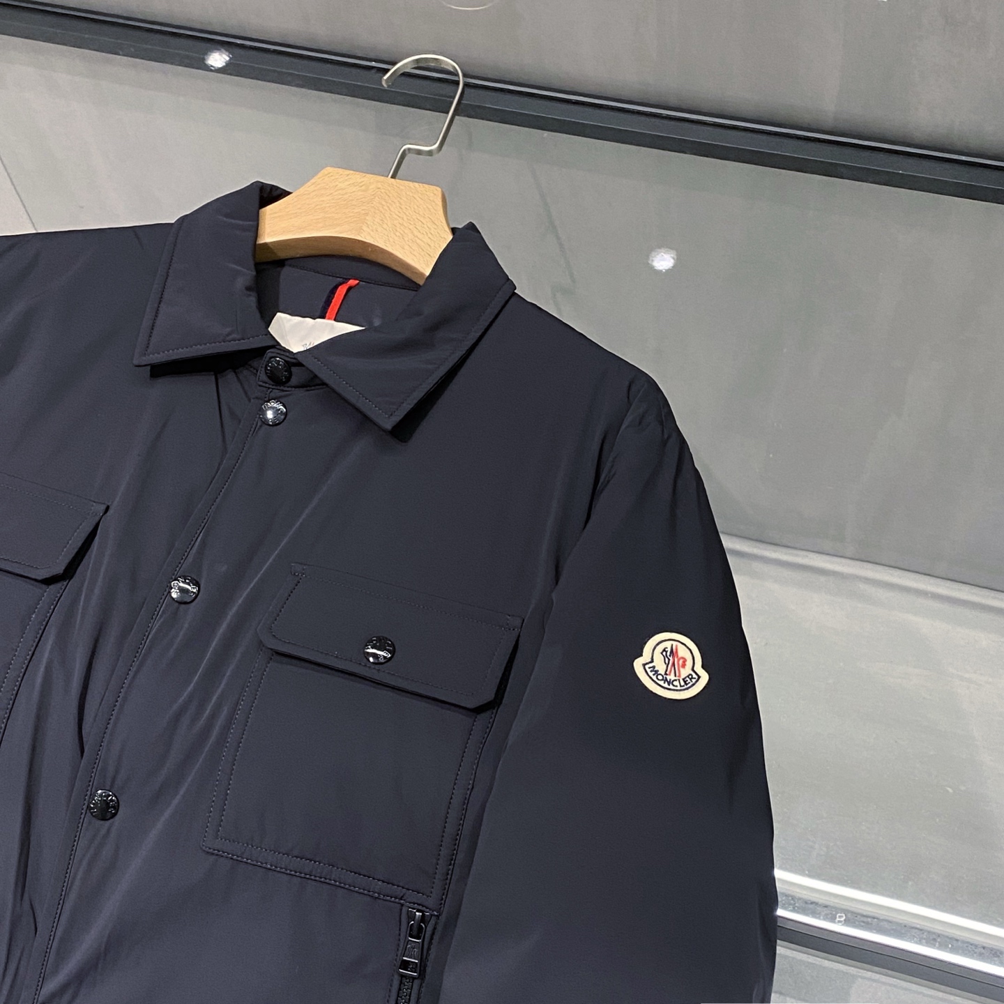 (新品)特级羽绒⬆️Moncler 轻商务Giubbotto 男士羽绒衬衫式夹克外套.鹅绒填充.🎁出厂标