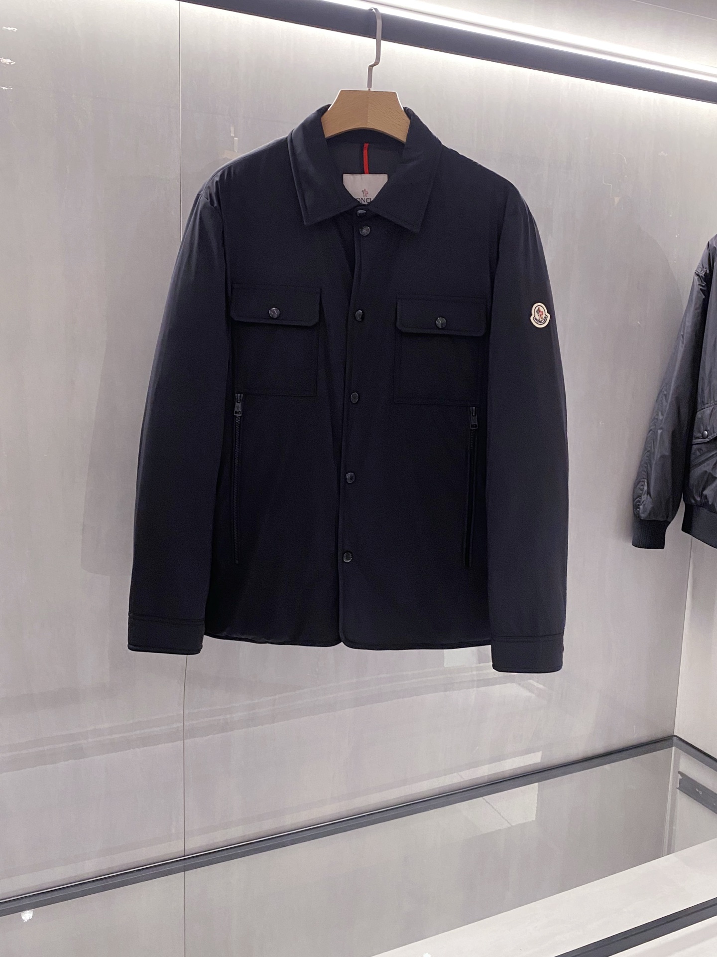 (新品)特级羽绒⬆️Moncler 轻商务Giubbotto 男士羽绒衬衫式夹克外套.鹅绒填充.🎁出厂标