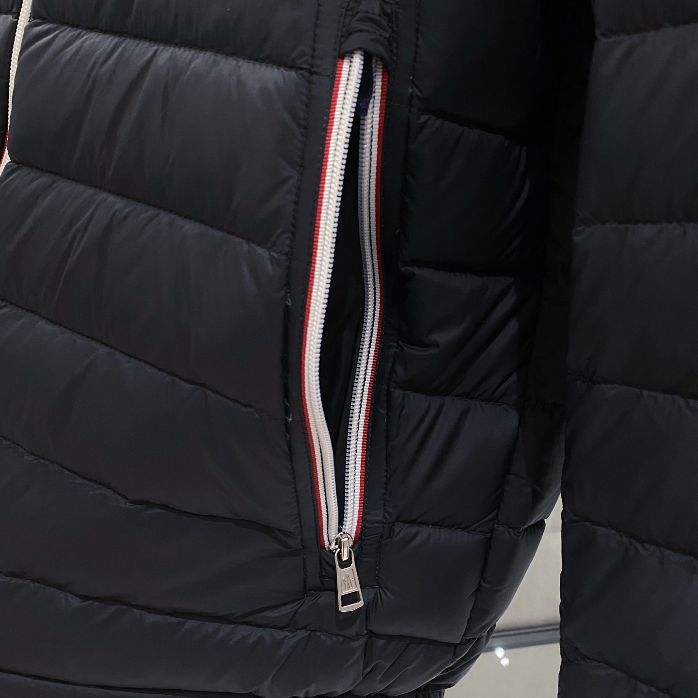 黑色特写篇展示……