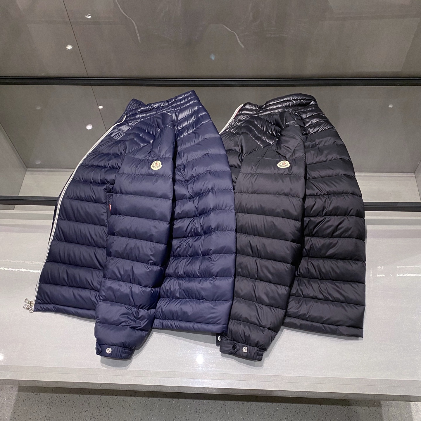 新品)2025秋冬🆕Mon*ler AverPle排骨款拼接立领羽绒服外套时尚AverPle经典款,新颖