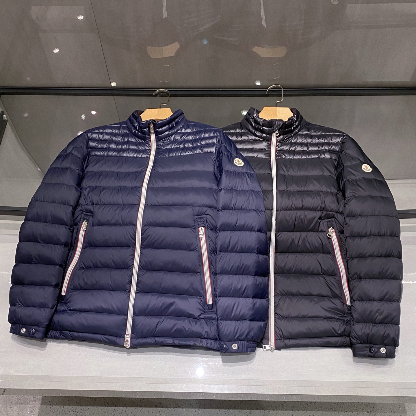 新品)2025秋冬🆕Mon*ler AverPle排骨款拼接立领羽绒服外套时尚AverPle经典款,新颖