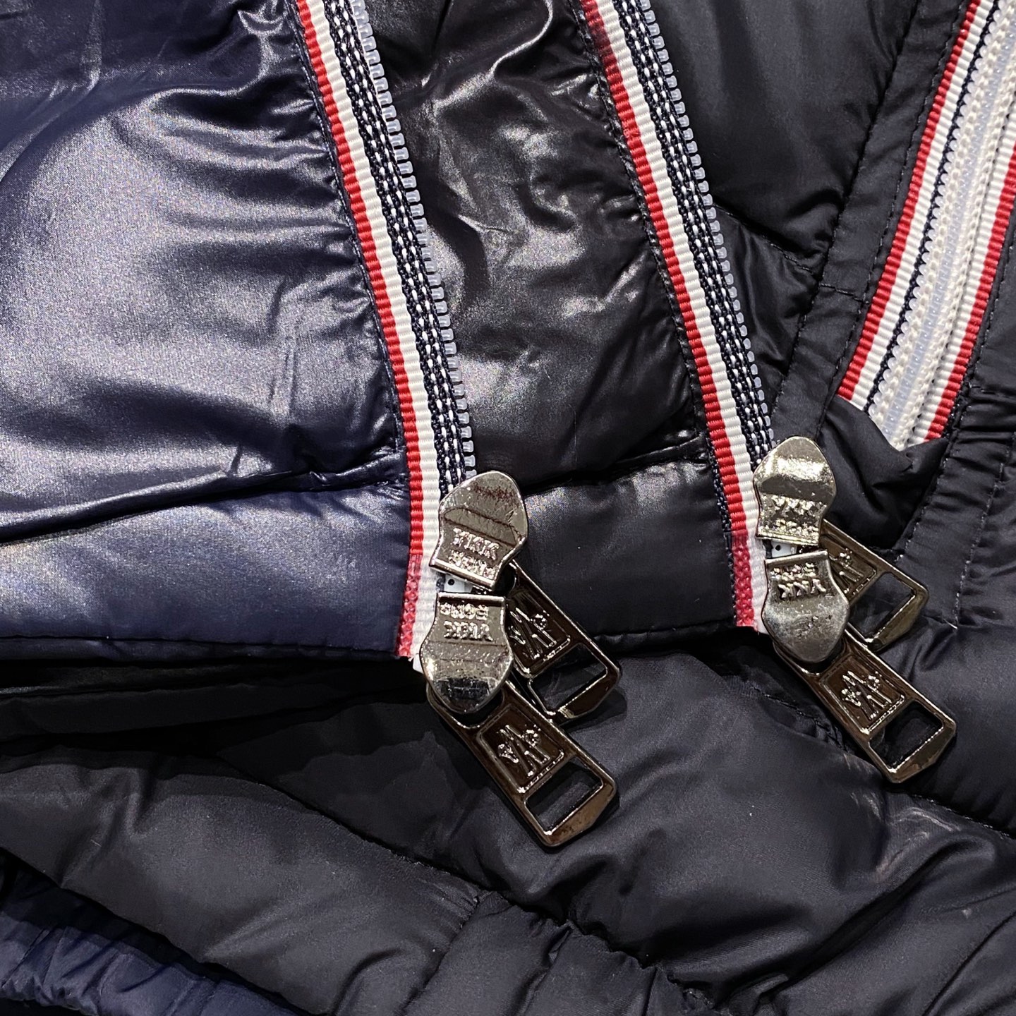 新品)2025秋冬🆕Mon*ler AverPle排骨款拼接立领羽绒服外套时尚AverPle经典款,新颖