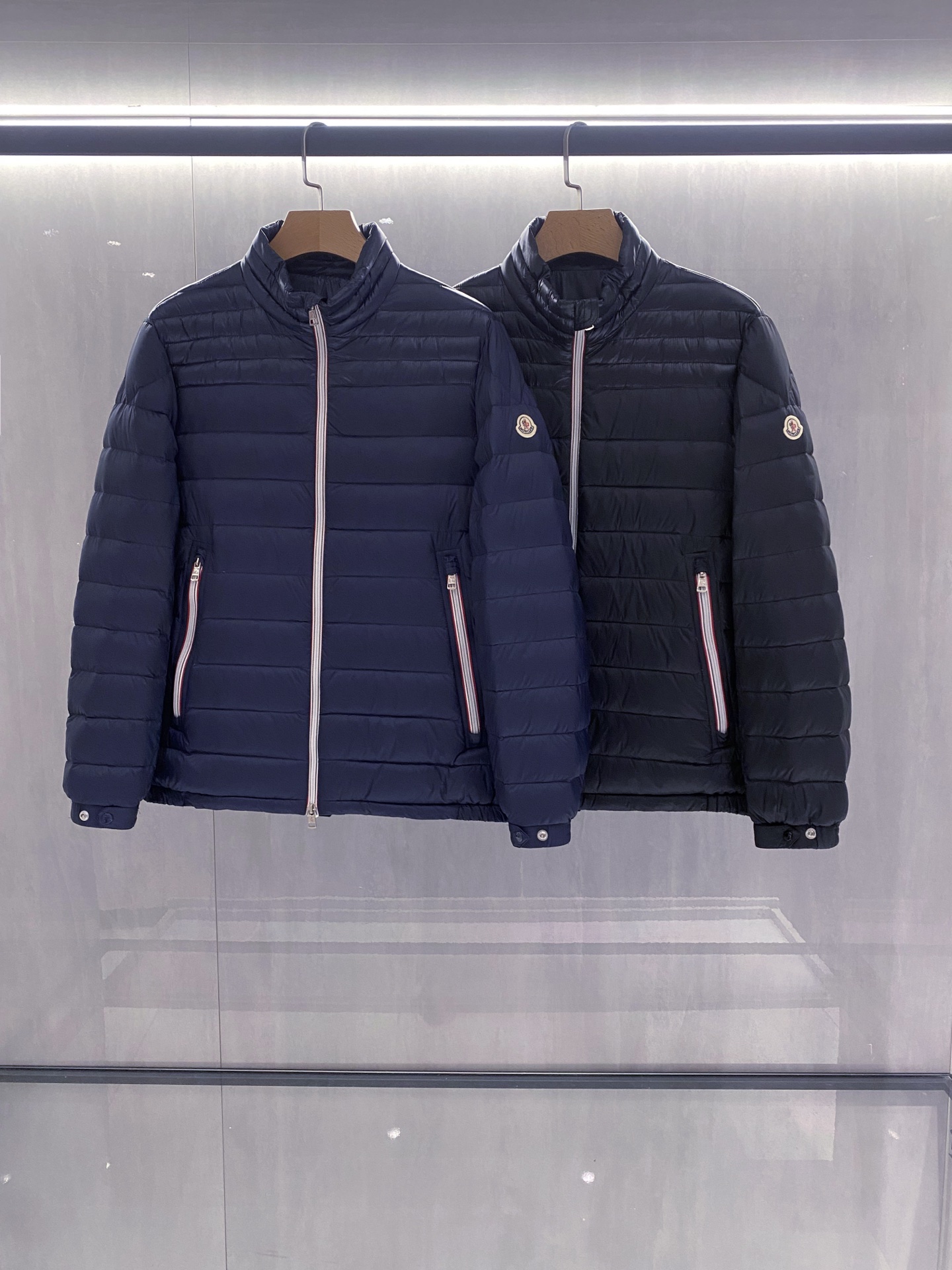 新品)2025秋冬🆕Mon*ler AverPle排骨款拼接立领羽绒服外套时尚AverPle经典款,新颖