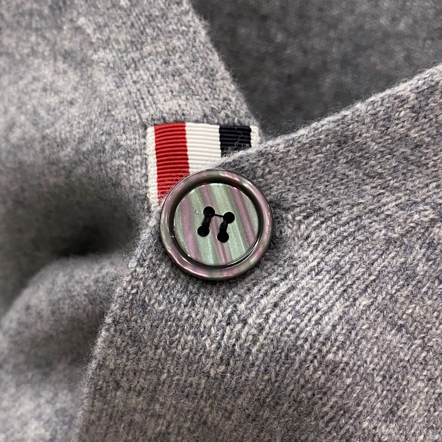 。浅灰色特写篇开衫……情侣款可穿