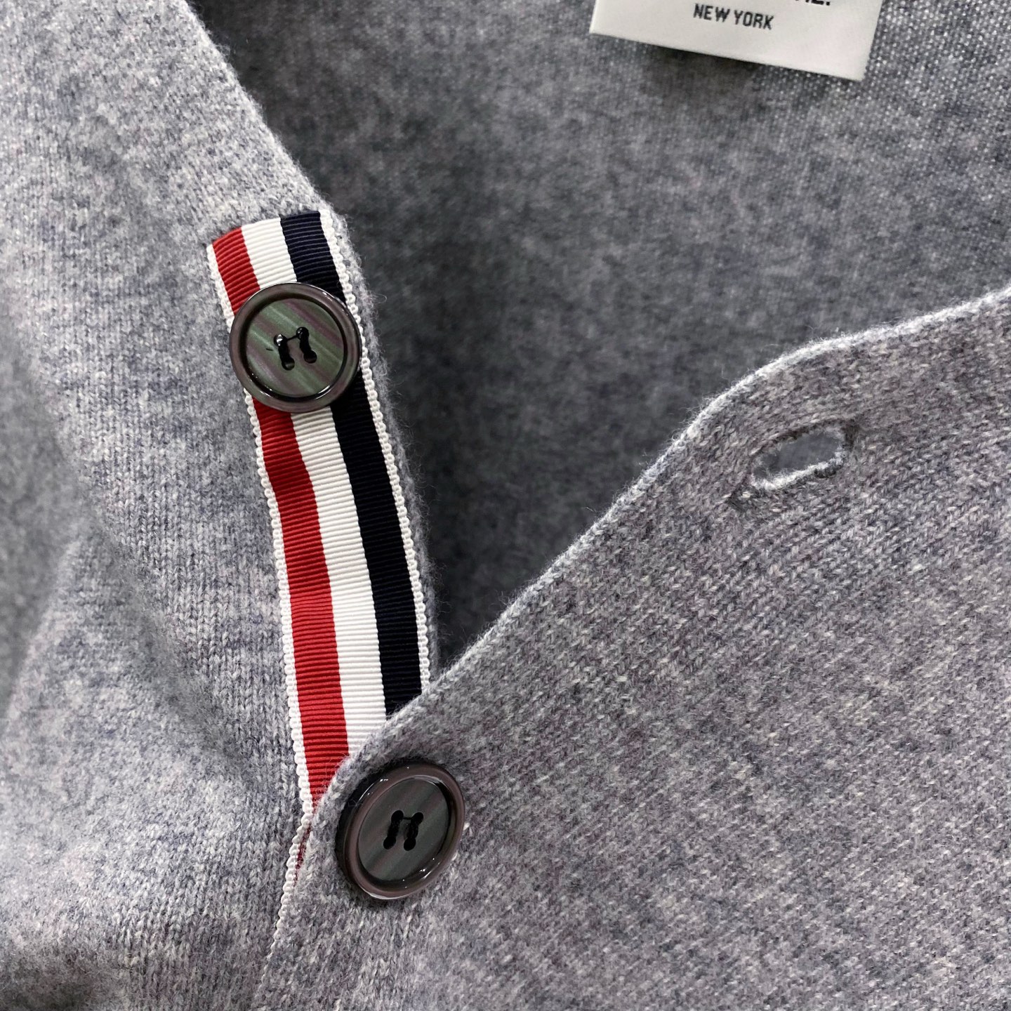 。浅灰色特写篇开衫……情侣款可穿