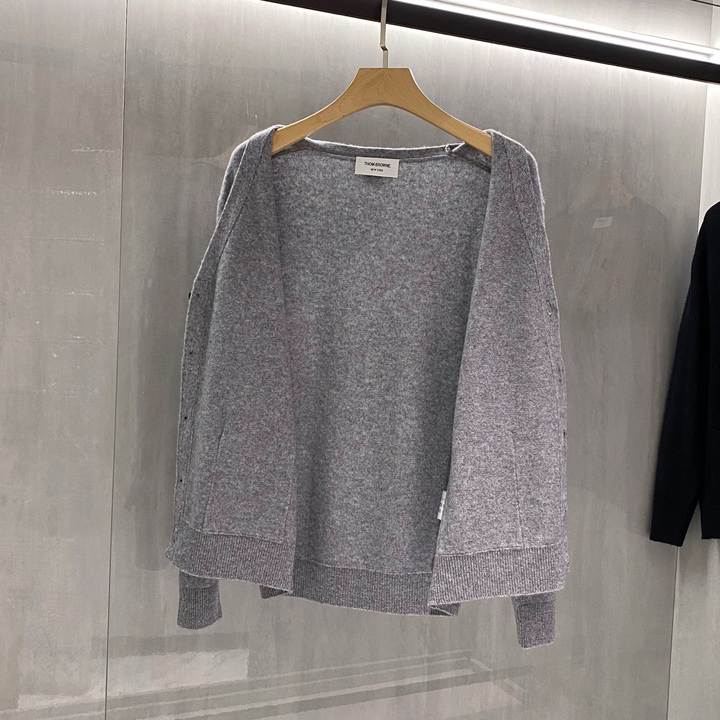 。浅灰色特写篇开衫……情侣款可穿