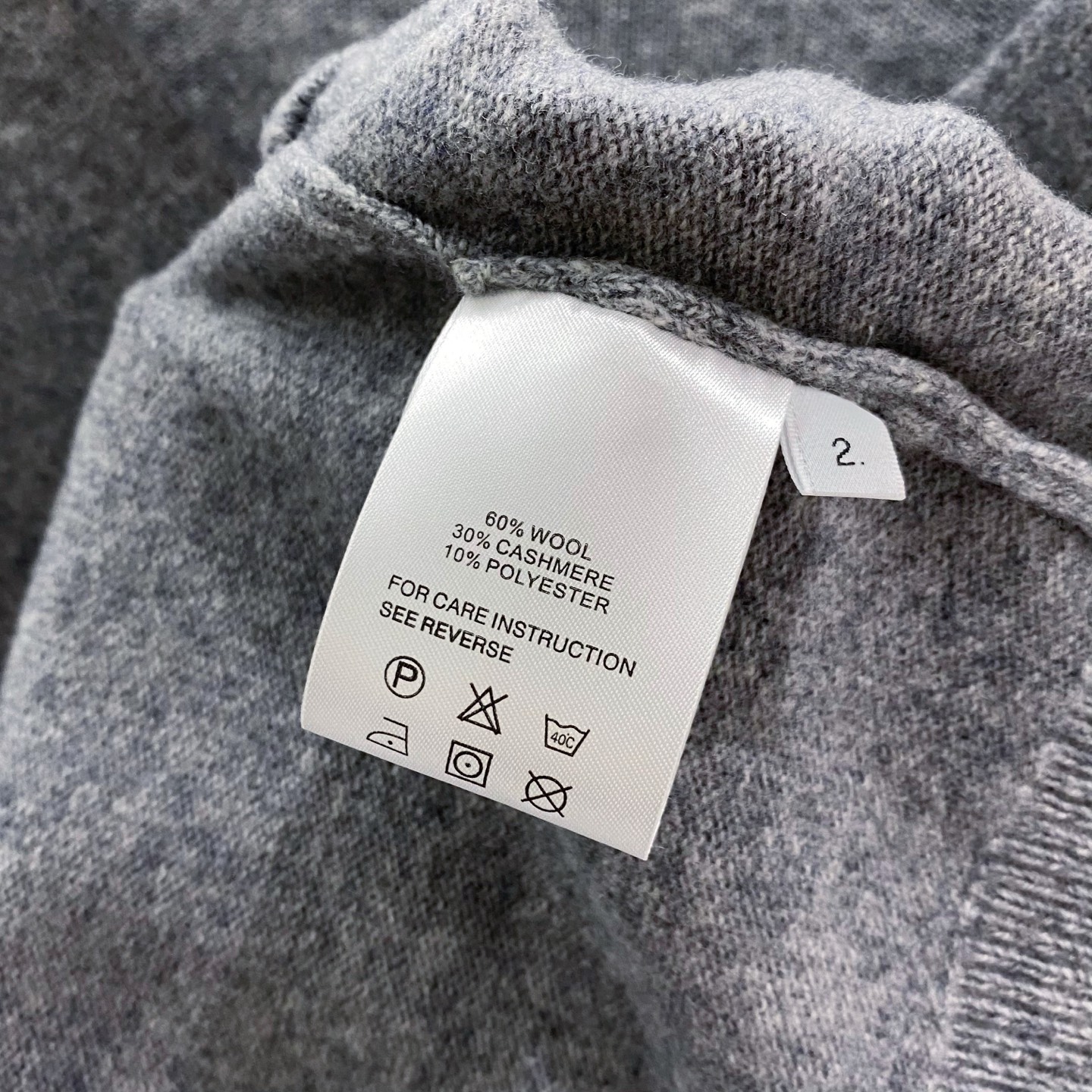 。浅灰色特写篇开衫……情侣款可穿