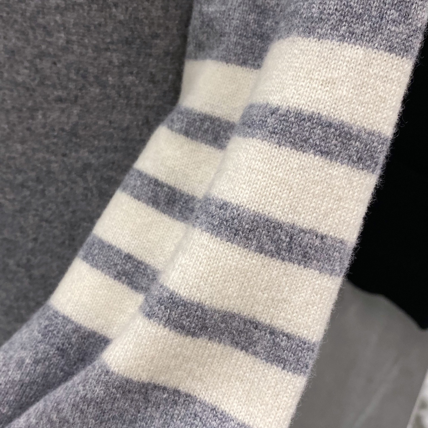 。浅灰色特写篇开衫……情侣款可穿