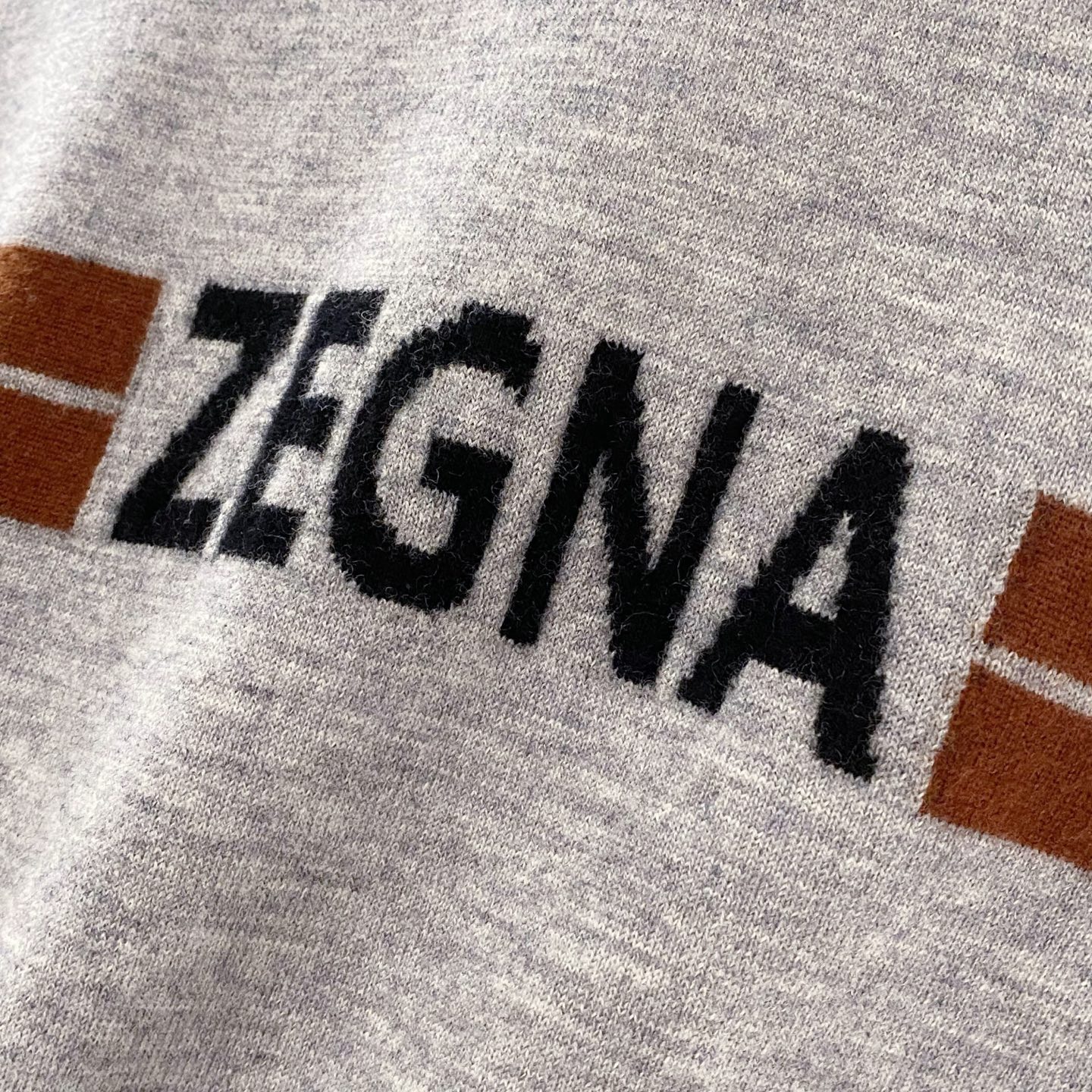 。灰色特写篇展示……