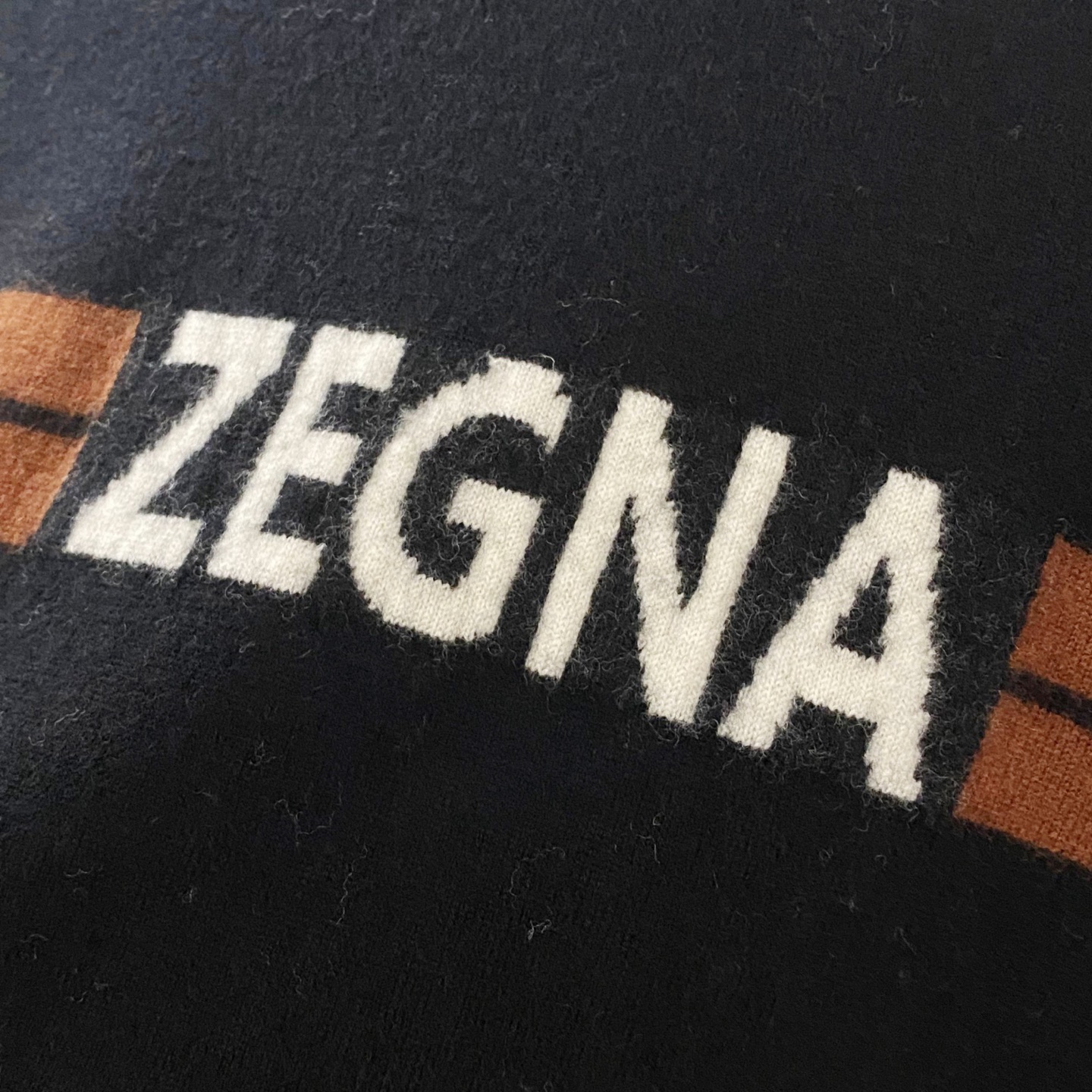 。黑色特写篇展示……