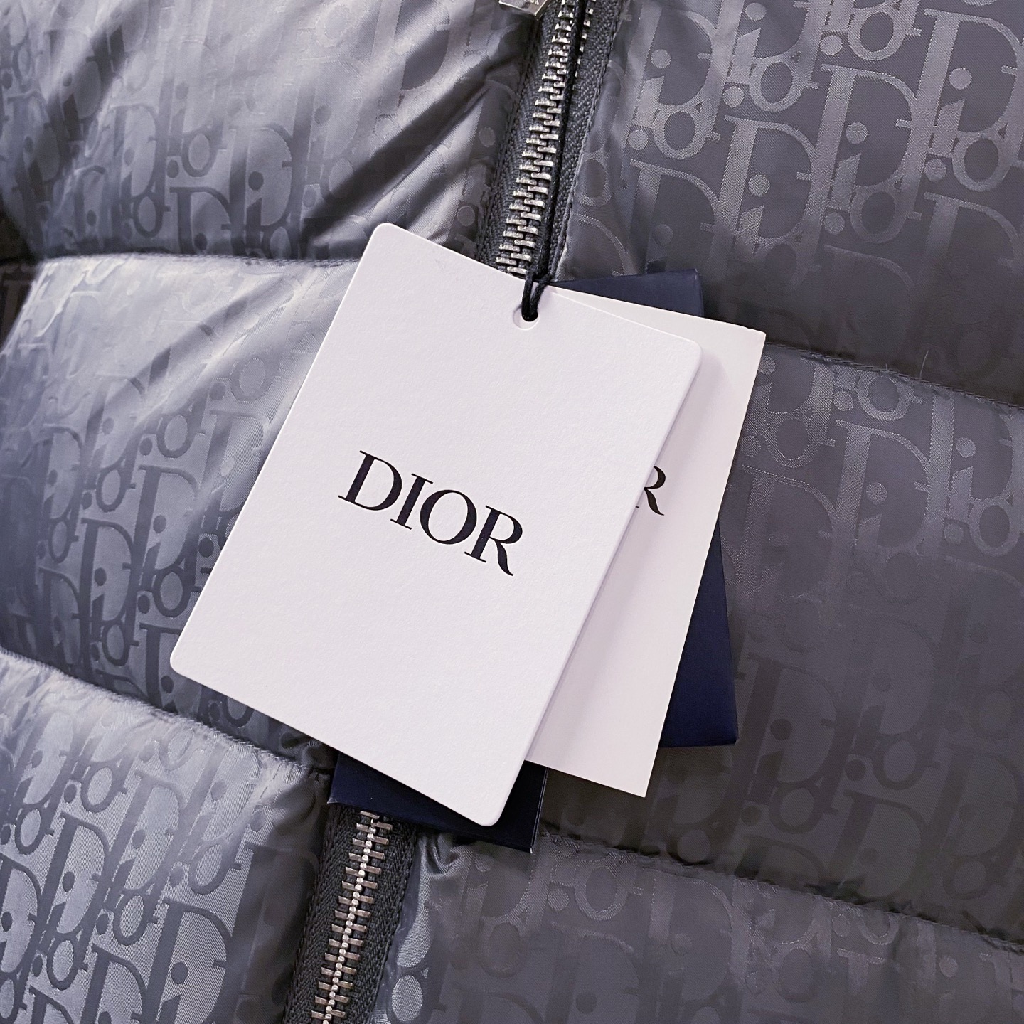 灰色针织连帽羽绒服