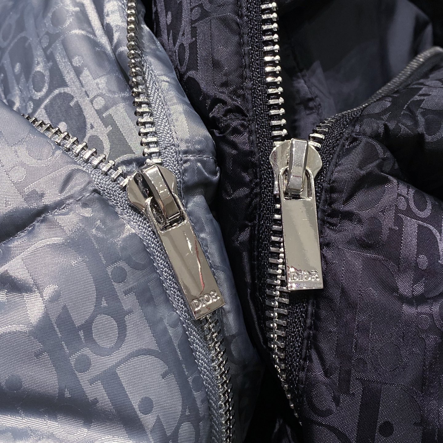 新品)满幅logo提花～袖后背针织拼接鹅绒服。秋冬新品经典与暖意的流动碰撞…当羽绒的温暖邂逅提花的肌理，