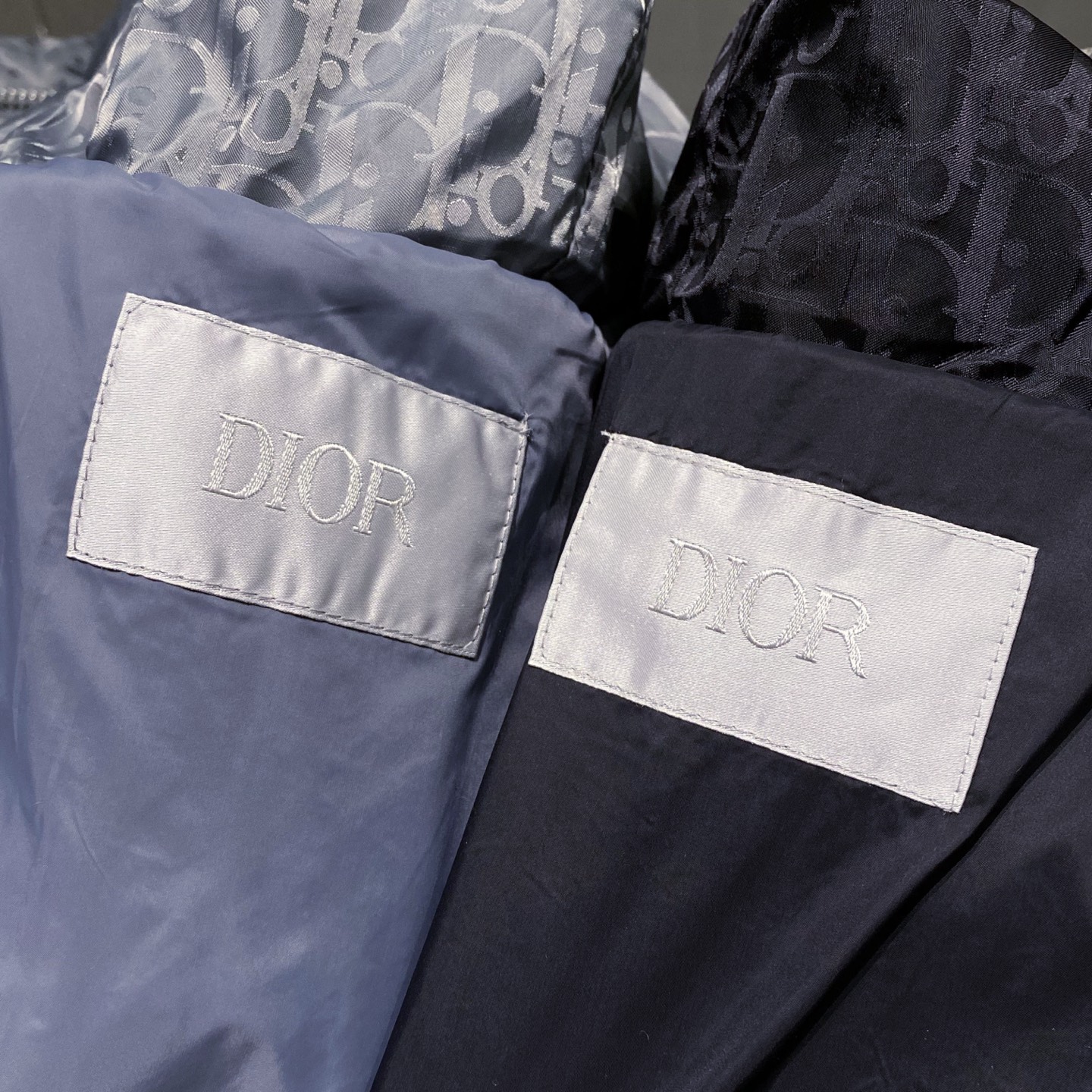 新品)满幅logo提花～袖后背针织拼接鹅绒服。秋冬新品经典与暖意的流动碰撞…当羽绒的温暖邂逅提花的肌理，