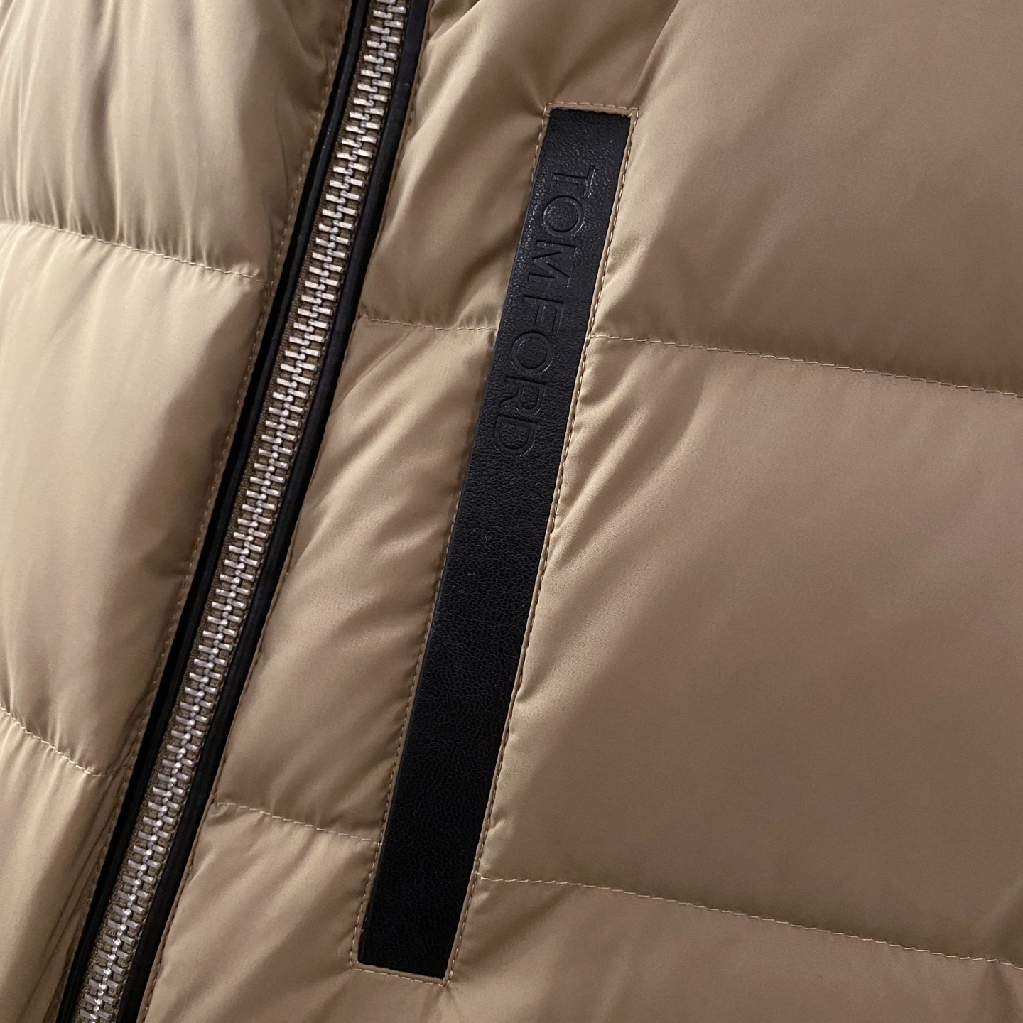 。羽绒服-。新品)Tom Ford 汤姆·福特 无胆直充工艺男士秋冬羽绒马甲坎肩高端重磅 当季新款出了名