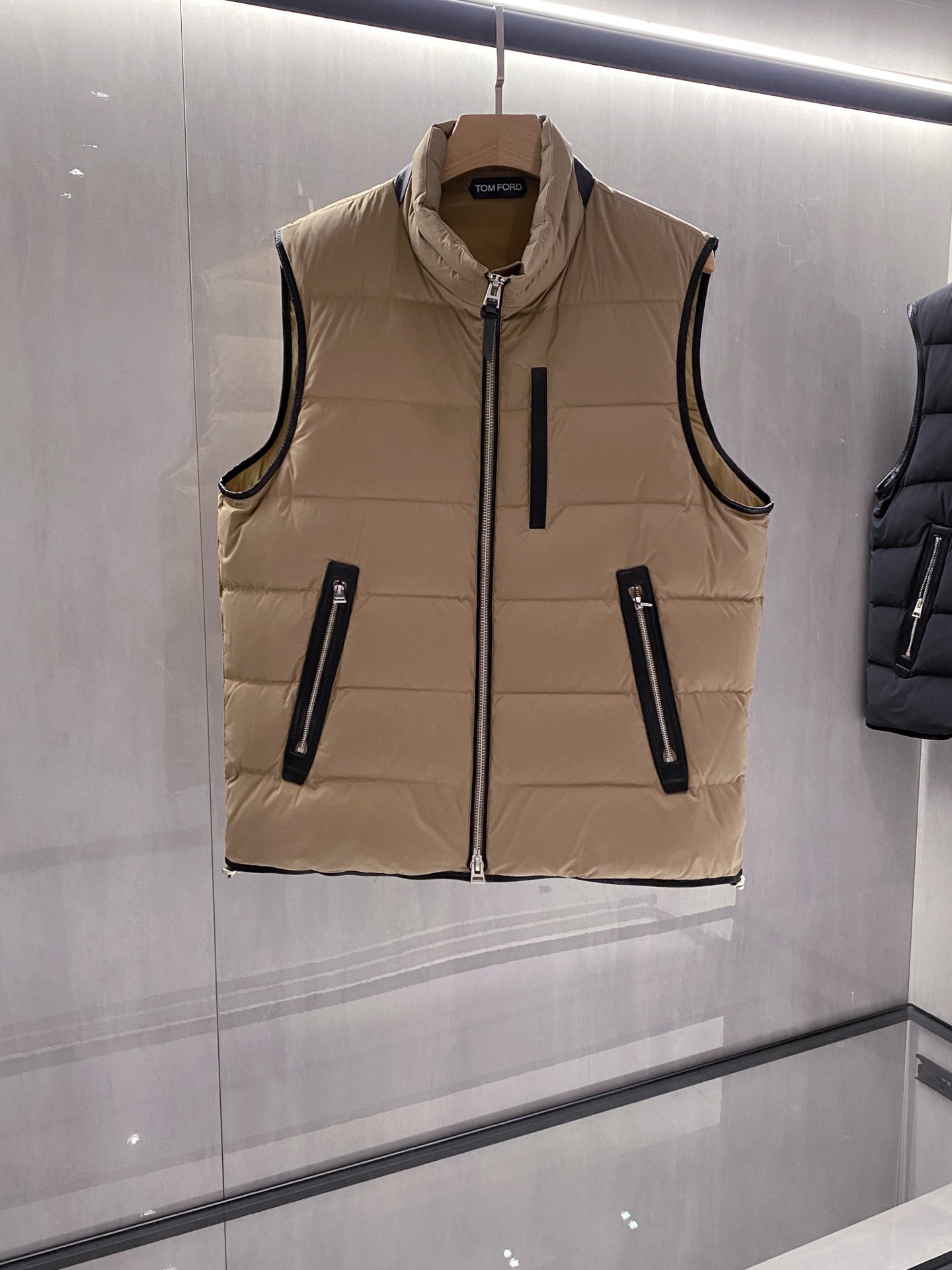 。羽绒服-。新品)Tom Ford 汤姆·福特 无胆直充工艺男士秋冬羽绒马甲坎肩高端重磅 当季新款出了名