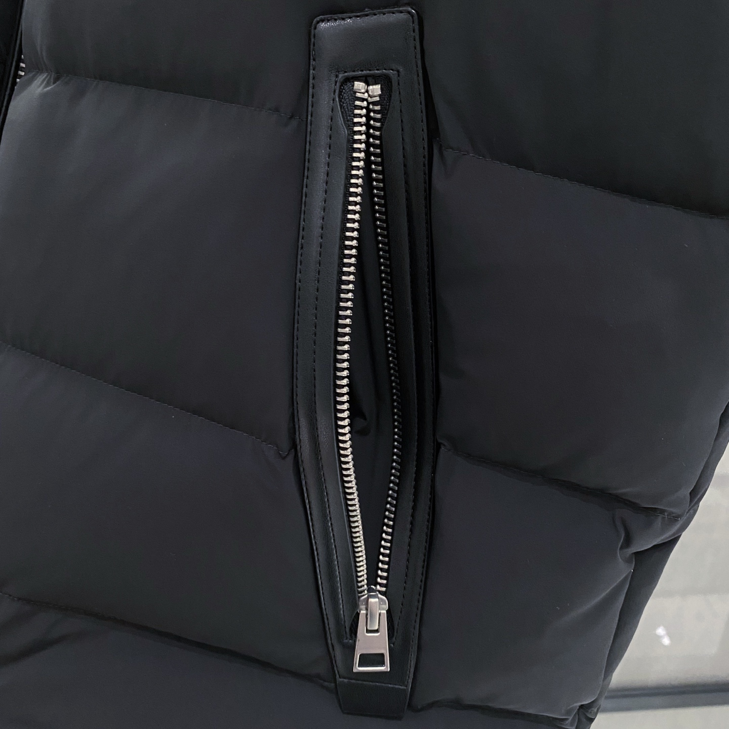 。羽绒服-。新品)Tom Ford 汤姆·福特 无胆直充工艺男士秋冬羽绒马甲坎肩高端重磅 当季新款出了名