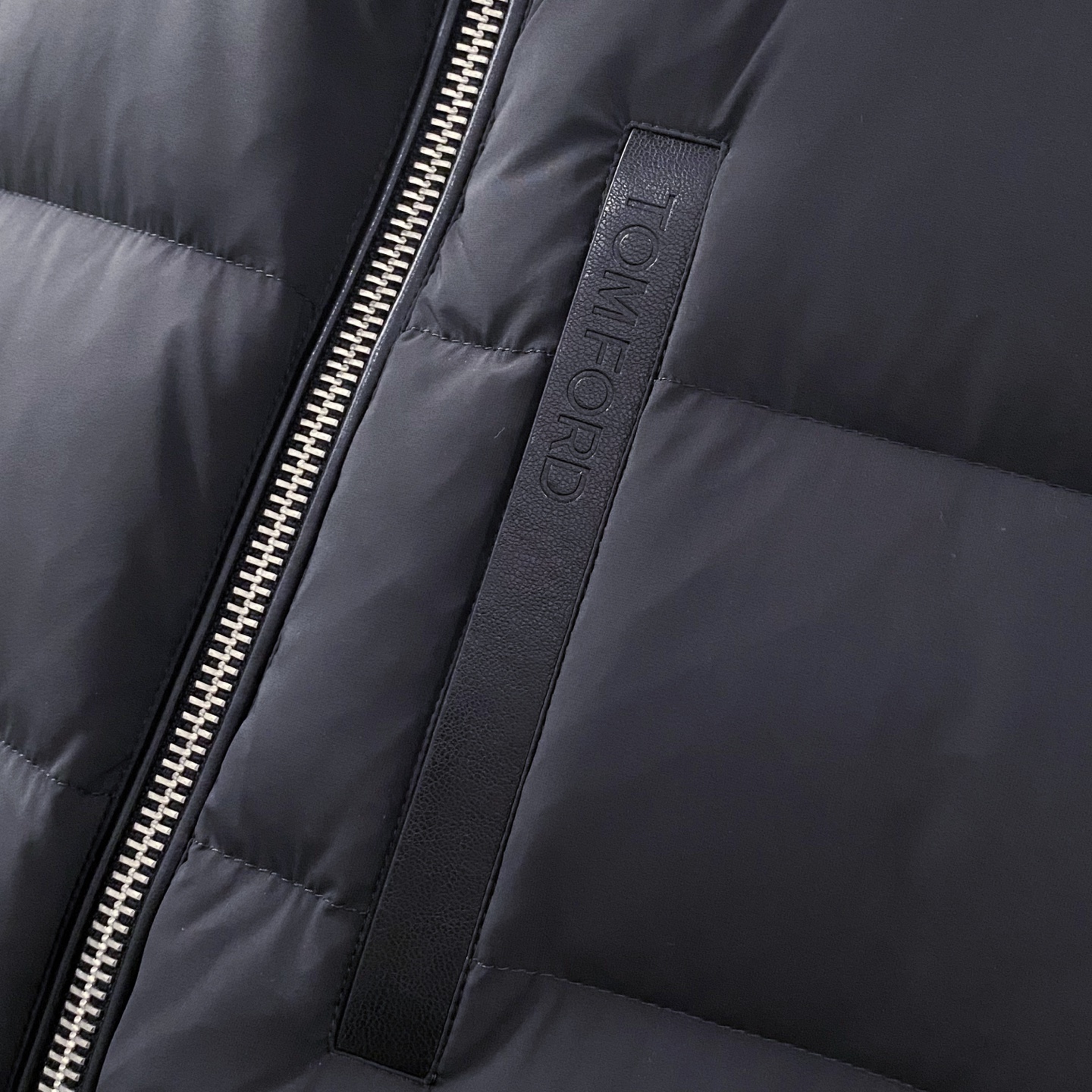 。羽绒服-。新品)Tom Ford 汤姆·福特 无胆直充工艺男士秋冬羽绒马甲坎肩高端重磅 当季新款出了名