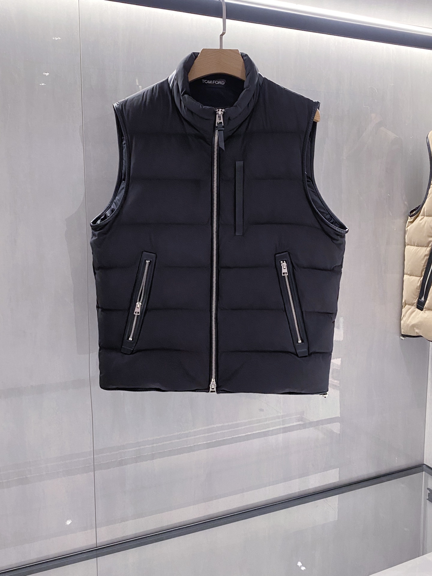 。羽绒服-。新品)Tom Ford 汤姆·福特 无胆直充工艺男士秋冬羽绒马甲坎肩高端重磅 当季新款出了名