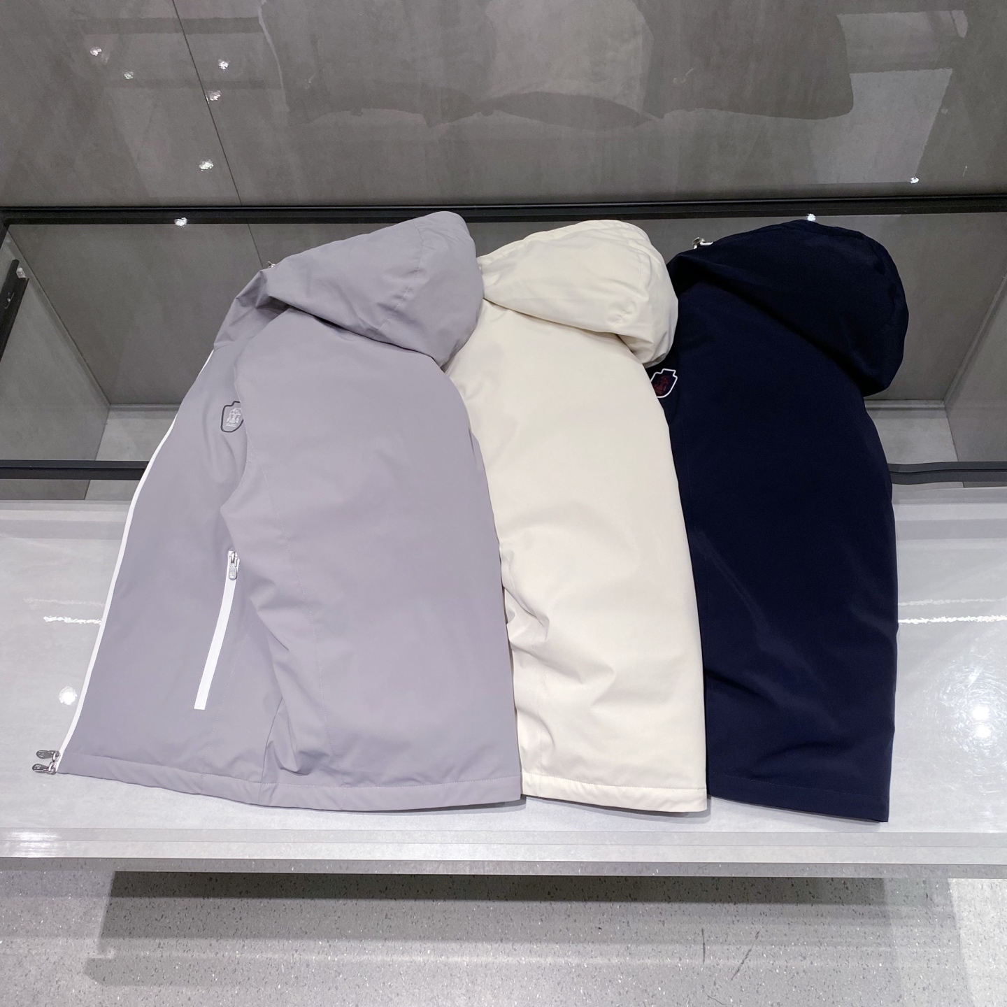 新品)BC秋冬新款连帽羽绒服马甲，男女同款经典徽章刺绣时尚拼色款辣椒撞色羽绒马甲！贸易公司渠道稀出，领先