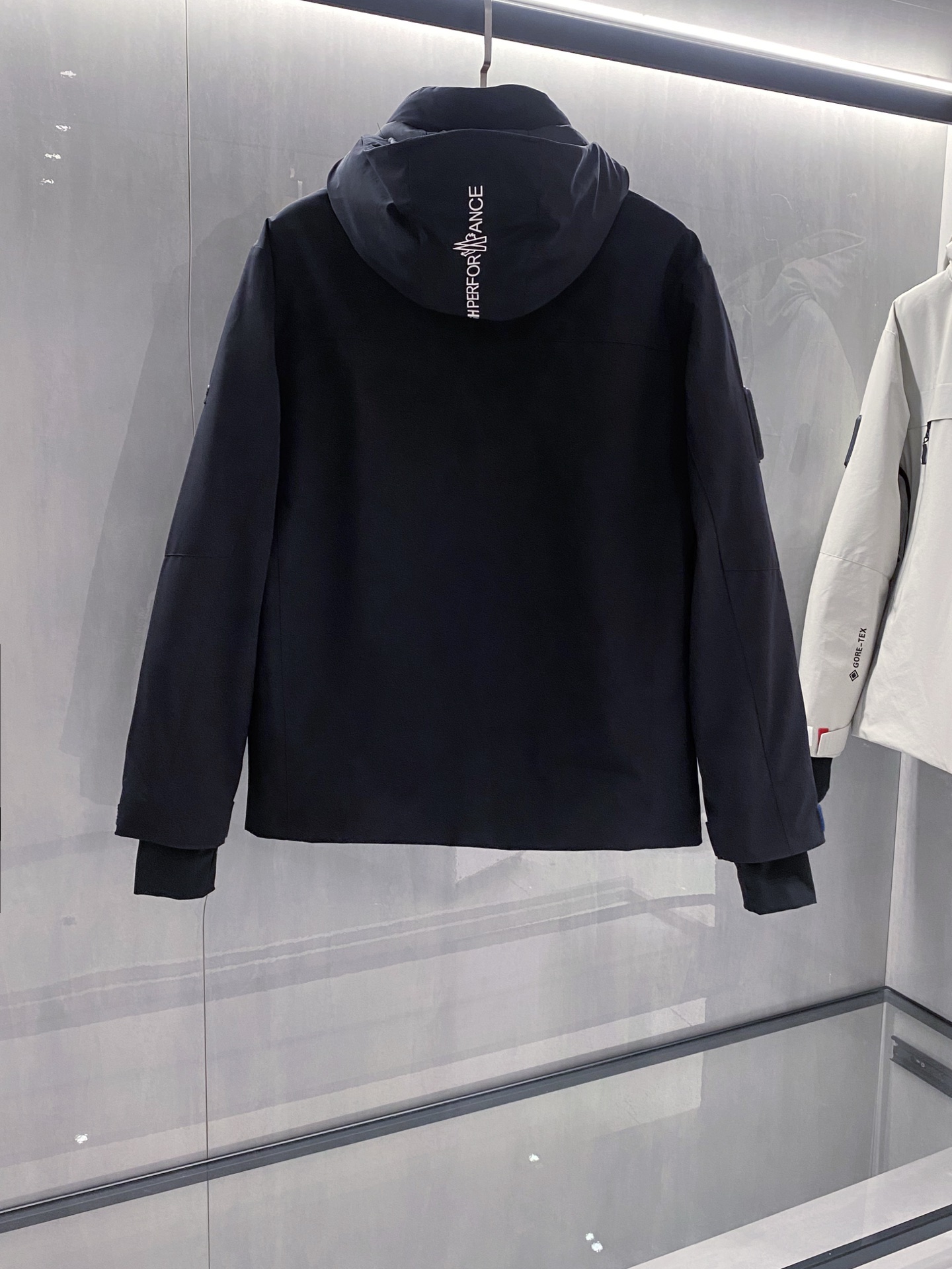 黑色特写篇展示……连帽三防羽绒服服防水，防风，防油污