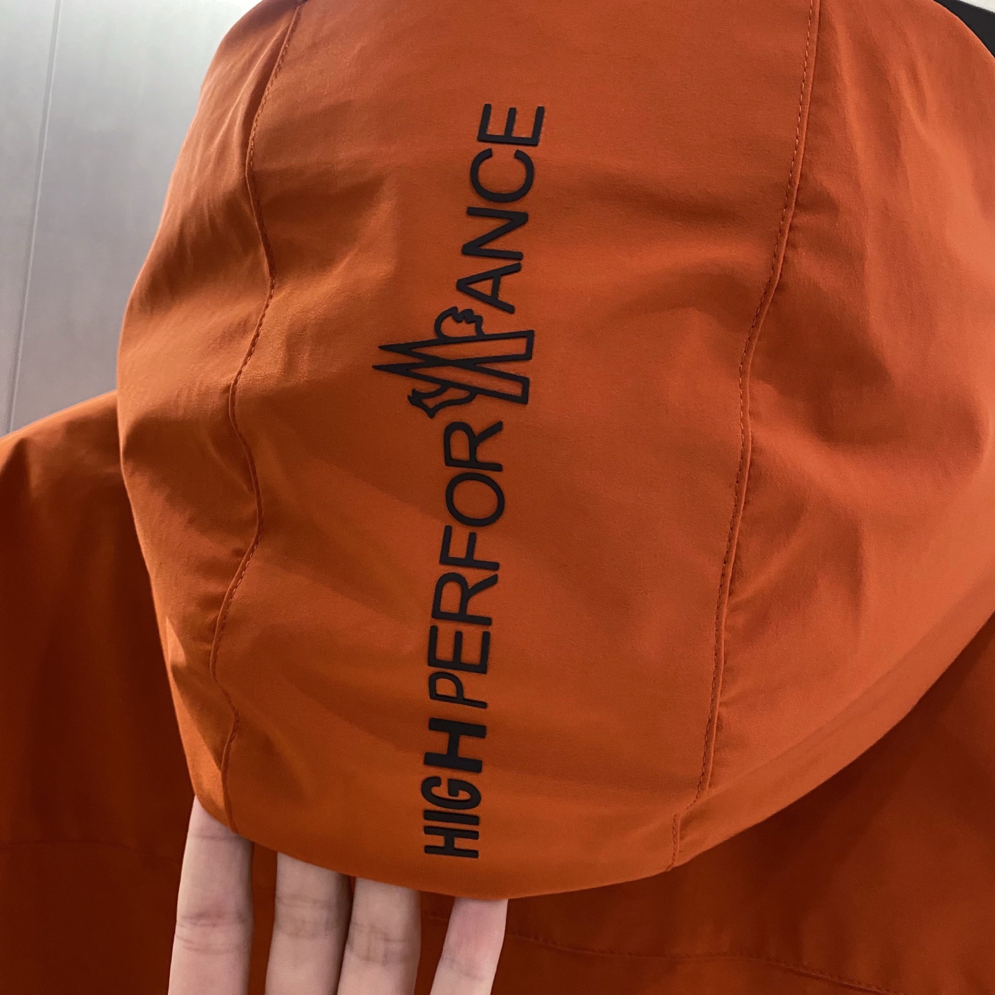 连帽可脱卸……重量级羽绒服