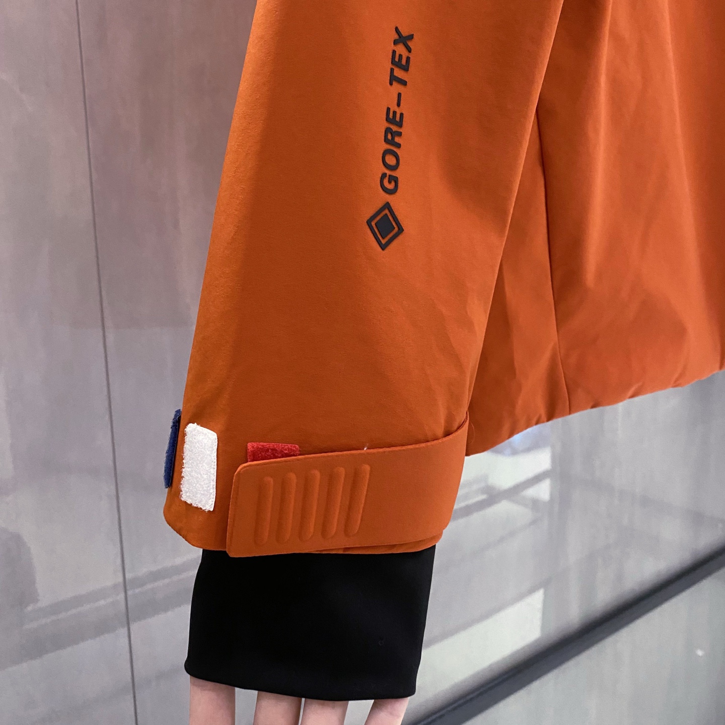 连帽可脱卸……重量级羽绒服