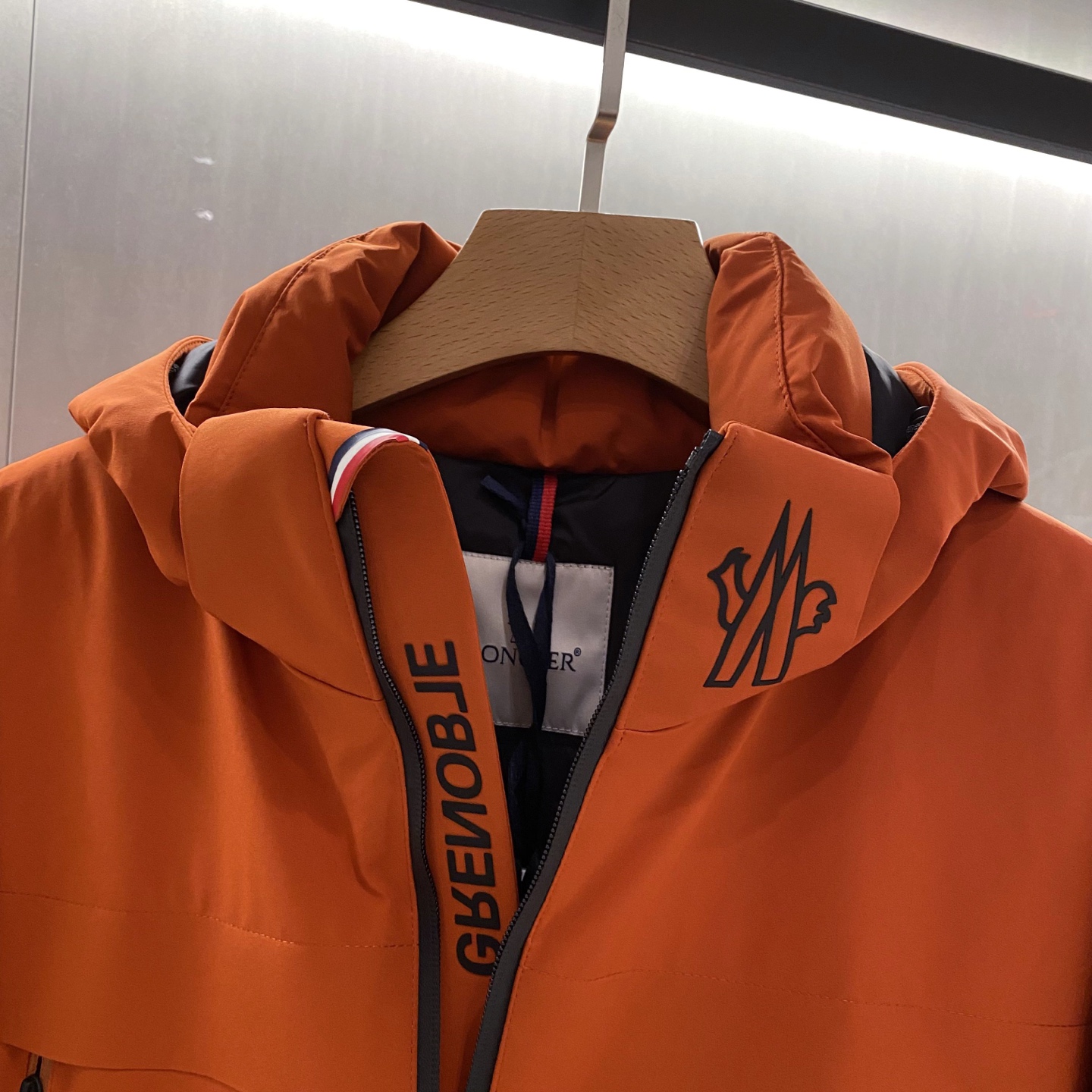 连帽可脱卸……重量级羽绒服