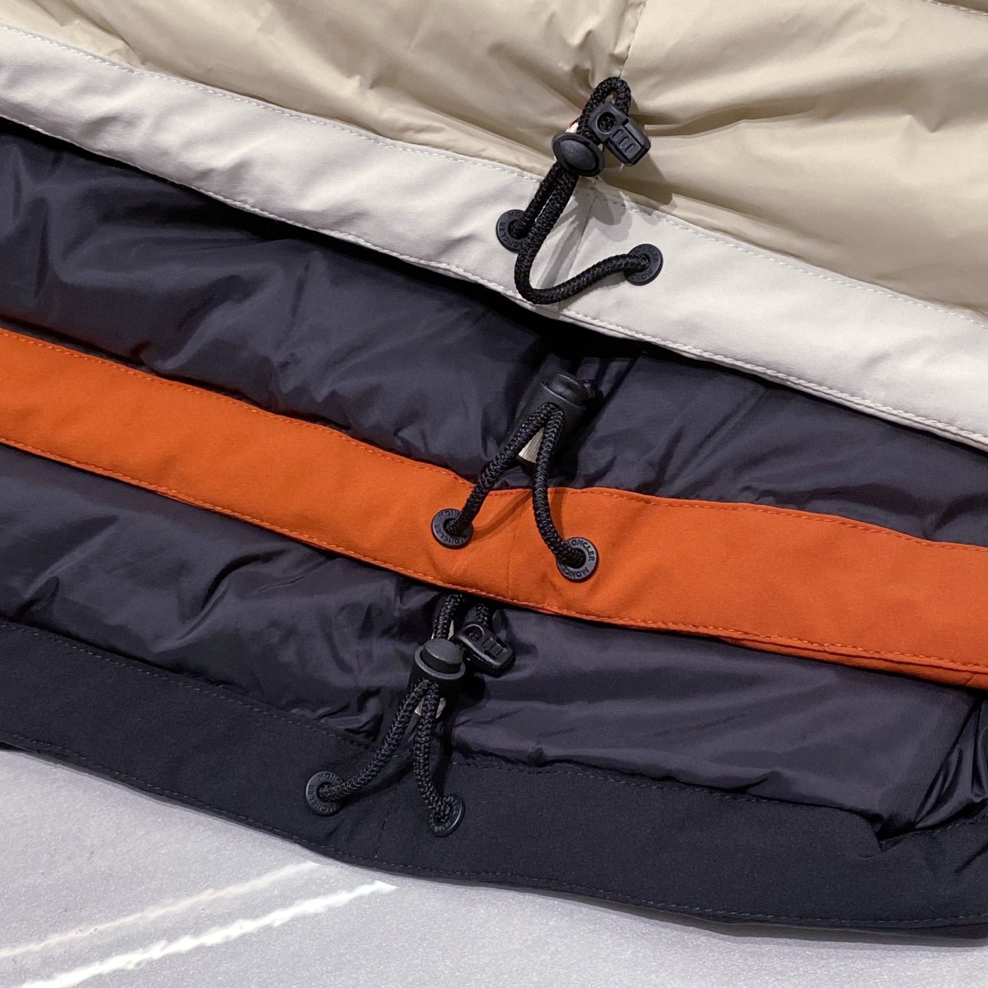 新品)重工艺！贸易公司渠道货，顶级摩尔多瓦代工出品，罕见的限量区域发售款.Mon*cler在每一年的纽约