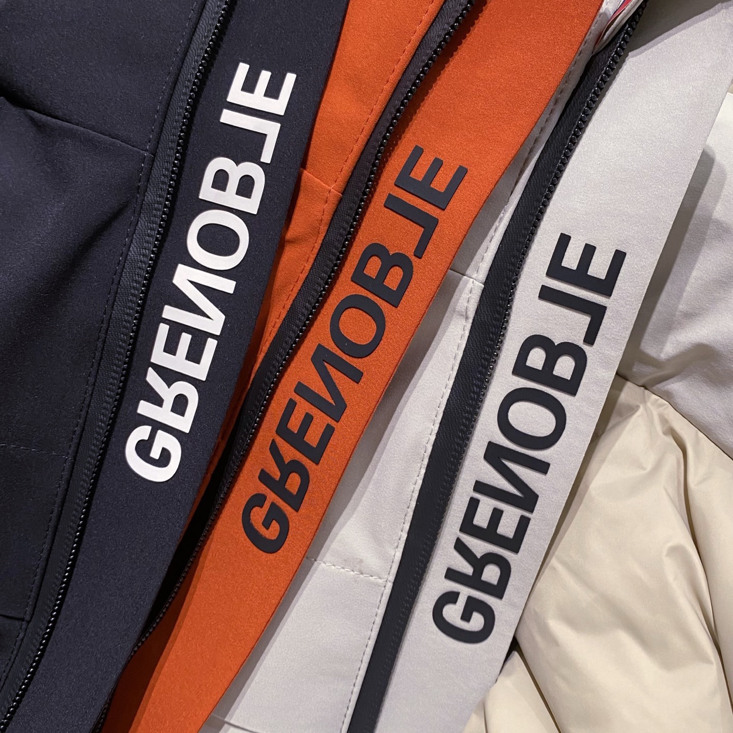 新品)重工艺！贸易公司渠道货，顶级摩尔多瓦代工出品，罕见的限量区域发售款.Mon*cler在每一年的纽约