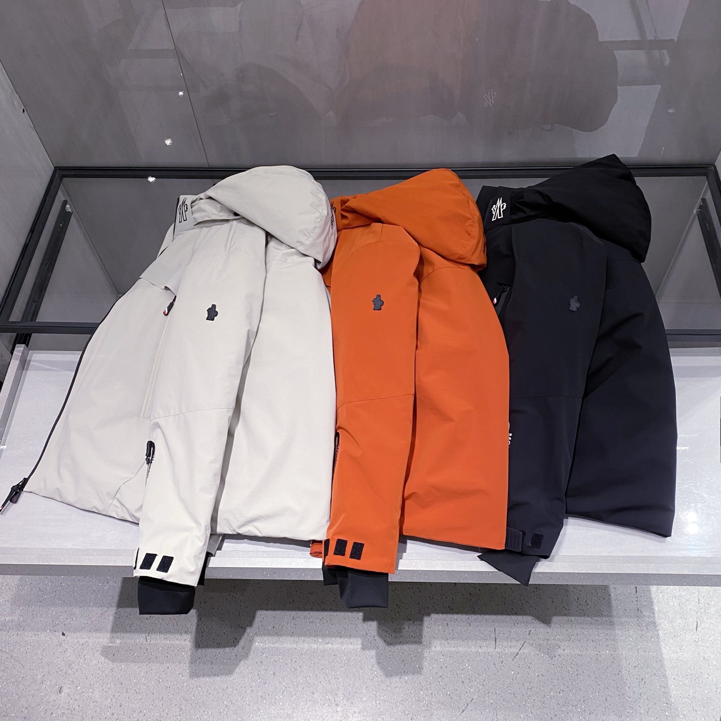 新品)重工艺！贸易公司渠道货，顶级摩尔多瓦代工出品，罕见的限量区域发售款.Mon*cler在每一年的纽约