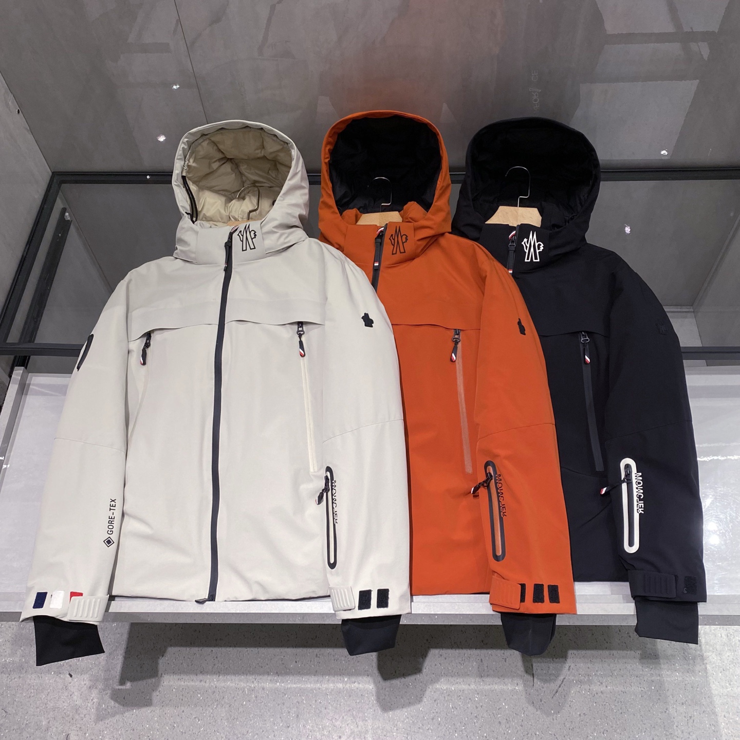 新品)重工艺！贸易公司渠道货，顶级摩尔多瓦代工出品，罕见的限量区域发售款.Mon*cler在每一年的纽约