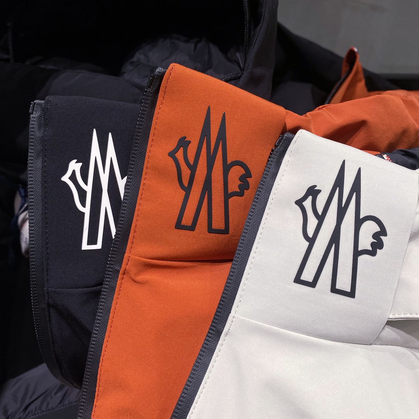 新品)重工艺！贸易公司渠道货，顶级摩尔多瓦代工出品，罕见的限量区域发售款.Mon*cler在每一年的纽约