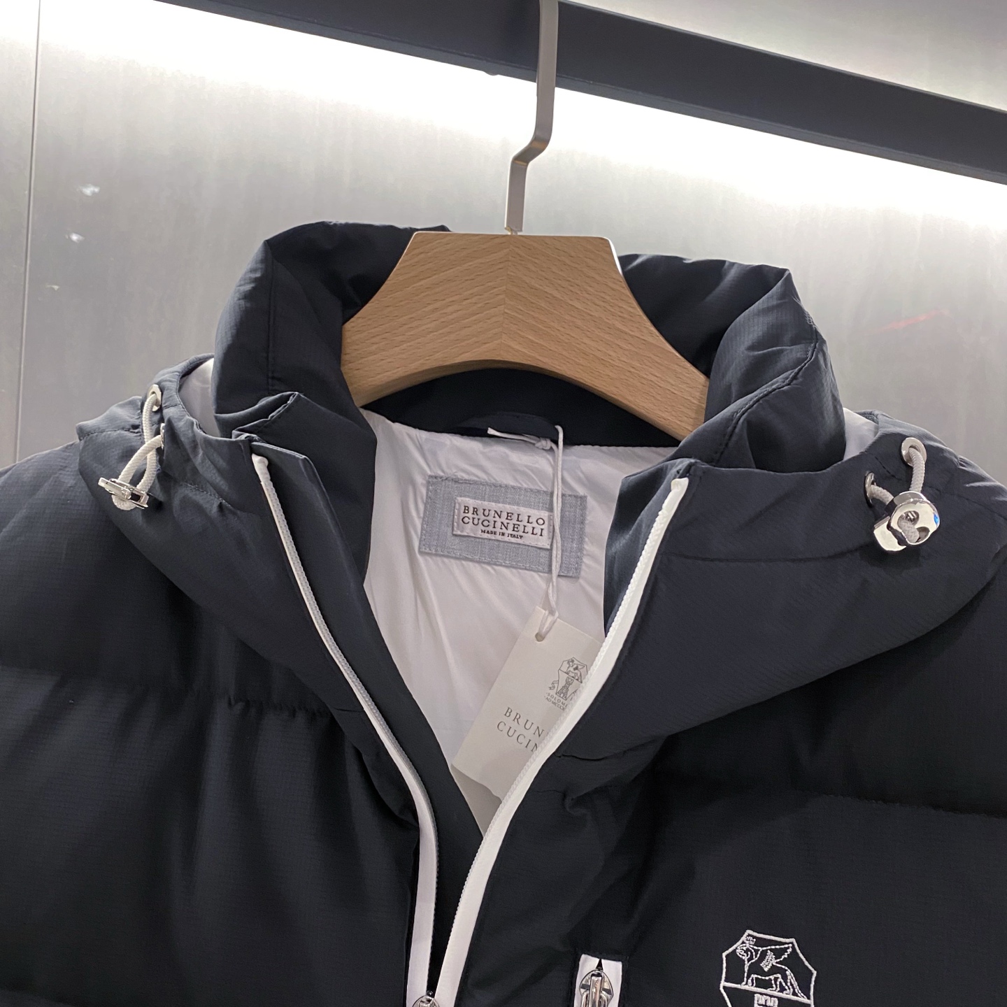 。羽绒服-。新品)BC秋冬新款连帽羽绒服马甲，男女同款经典徽章刺绣时尚拼色款辣椒撞色羽绒马甲！贸易公司渠