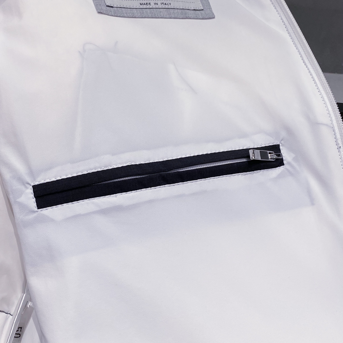 。羽绒服-。新品)BC秋冬新款连帽羽绒服马甲，男女同款经典徽章刺绣时尚拼色款辣椒撞色羽绒马甲！贸易公司渠