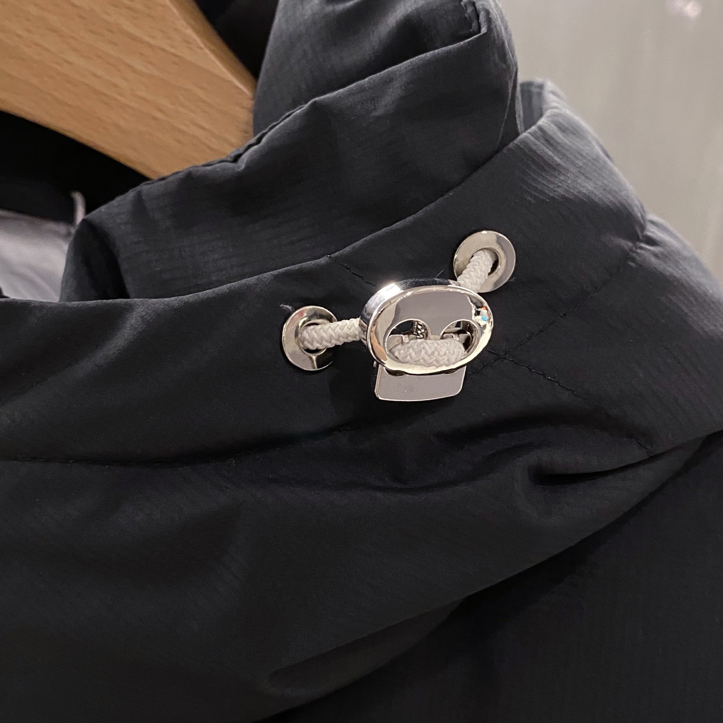 。羽绒服-。新品)BC秋冬新款连帽羽绒服马甲，男女同款经典徽章刺绣时尚拼色款辣椒撞色羽绒马甲！贸易公司渠