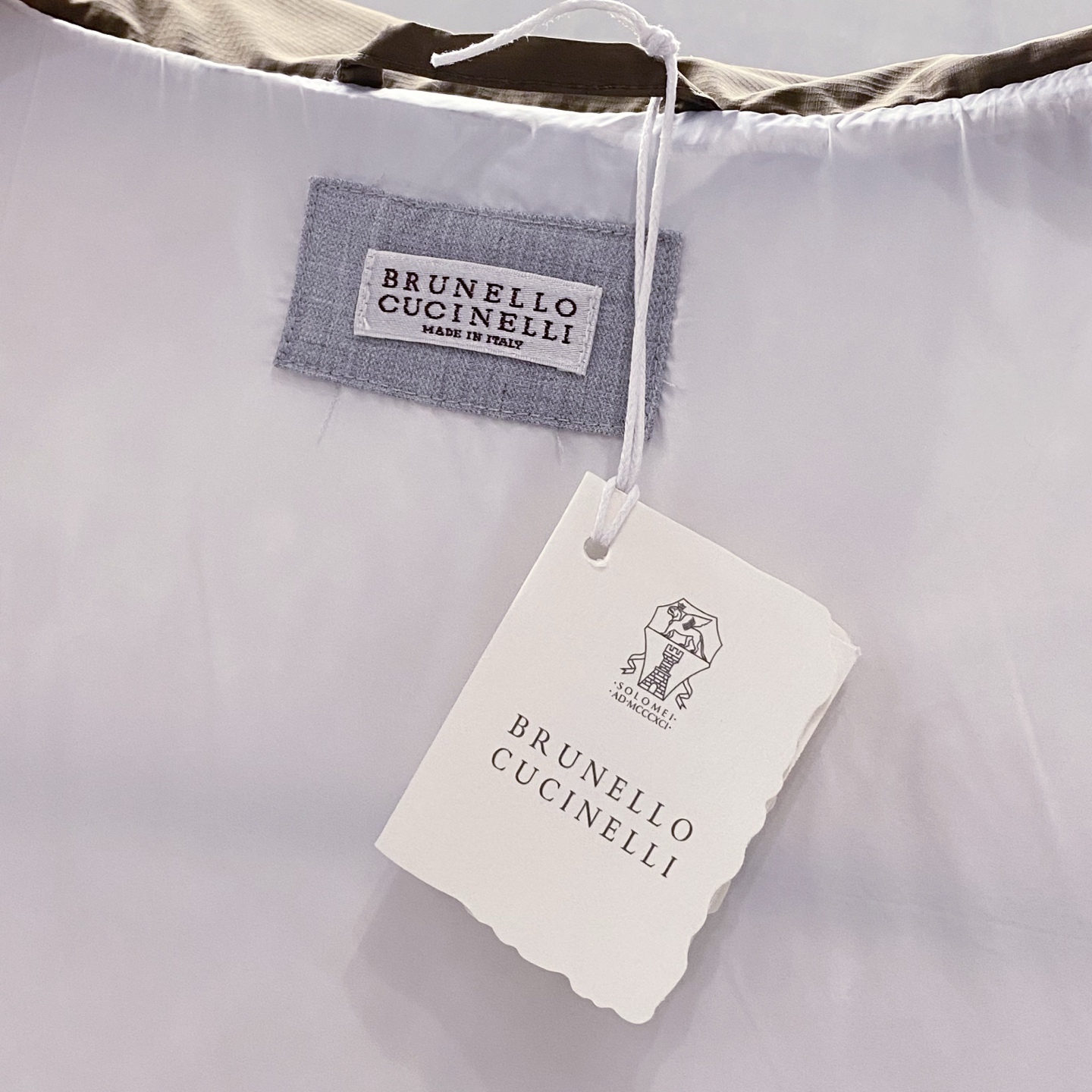 。羽绒服-。新品)BC秋冬新款连帽羽绒服马甲，男女同款经典徽章刺绣时尚拼色款辣椒撞色羽绒马甲！贸易公司渠