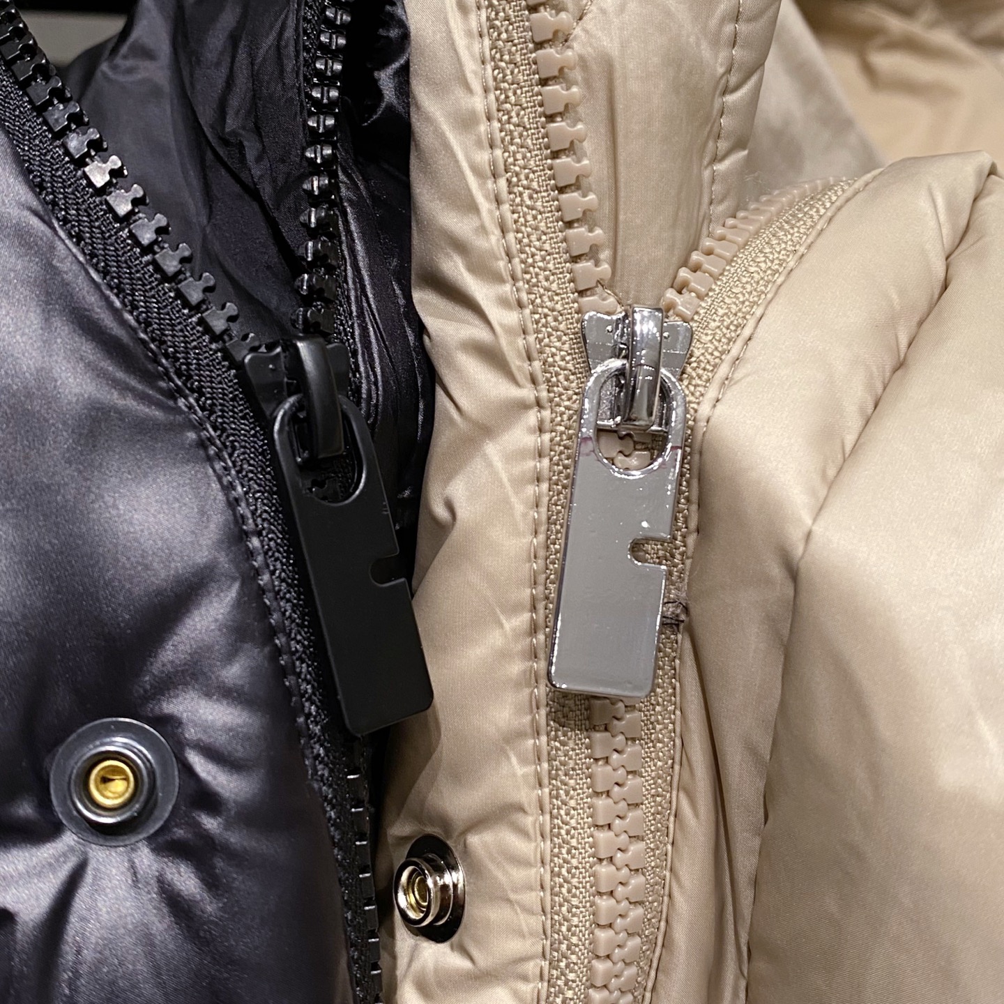 。新品)BU25秋冬新款菱形绗缝拼接翻领羽绒马甲，LL贸易公司渠道稀出，同步官网发售！羽绒马甲作为衣橱必