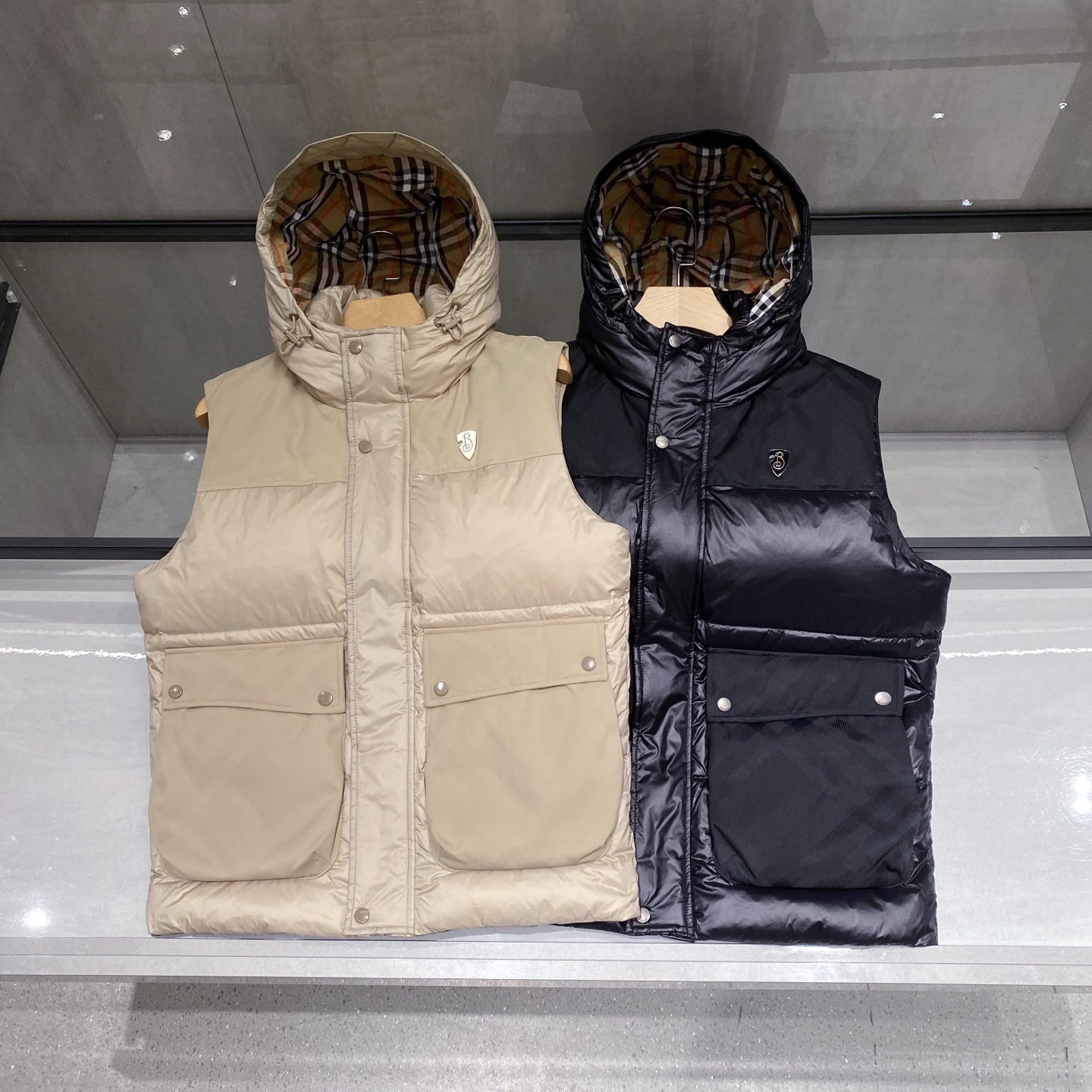 。新品)BU25秋冬新款菱形绗缝拼接翻领羽绒马甲，LL贸易公司渠道稀出，同步官网发售！羽绒马甲作为衣橱必