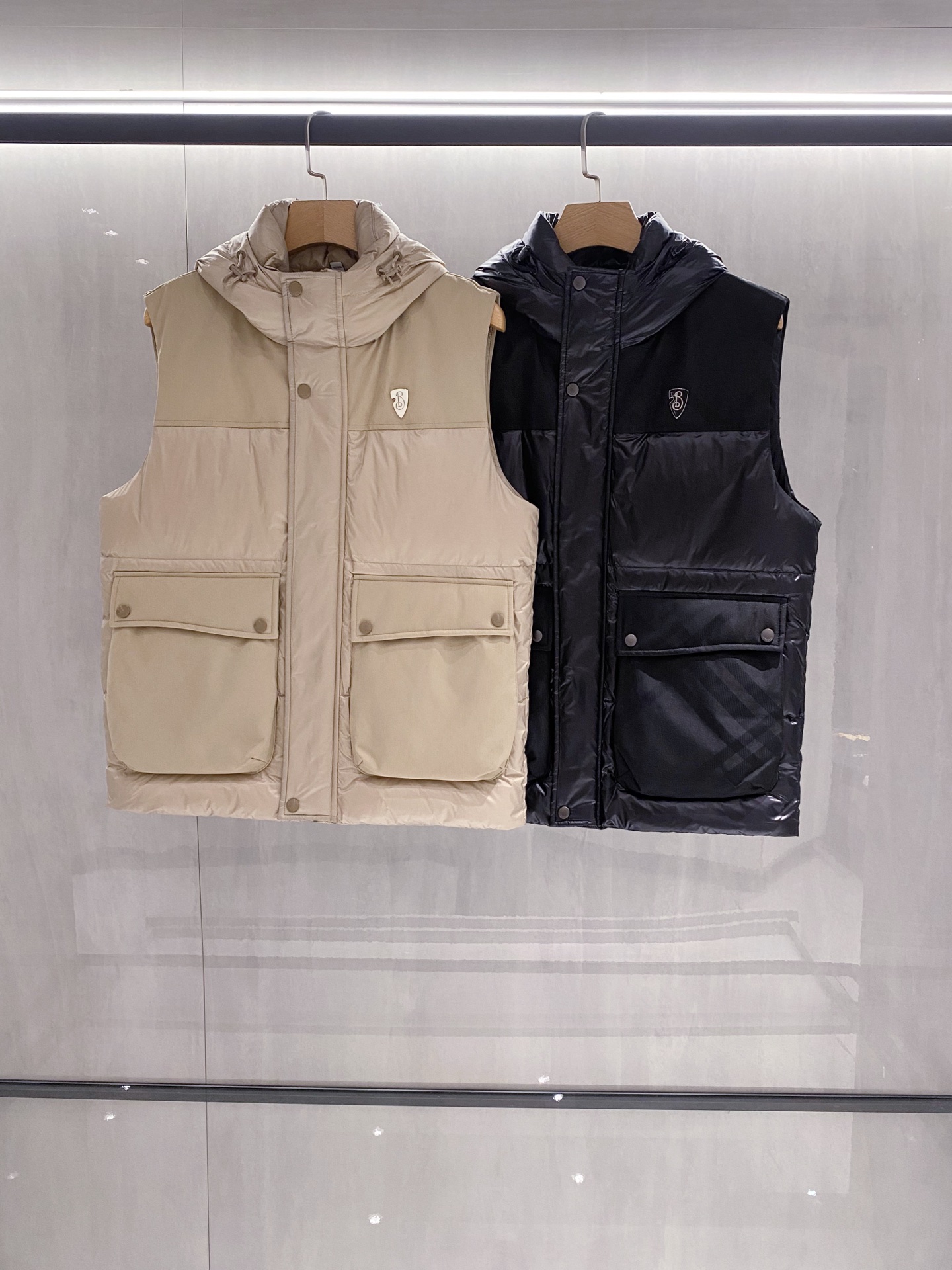 。新品)BU25秋冬新款菱形绗缝拼接翻领羽绒马甲，LL贸易公司渠道稀出，同步官网发售！羽绒马甲作为衣橱必