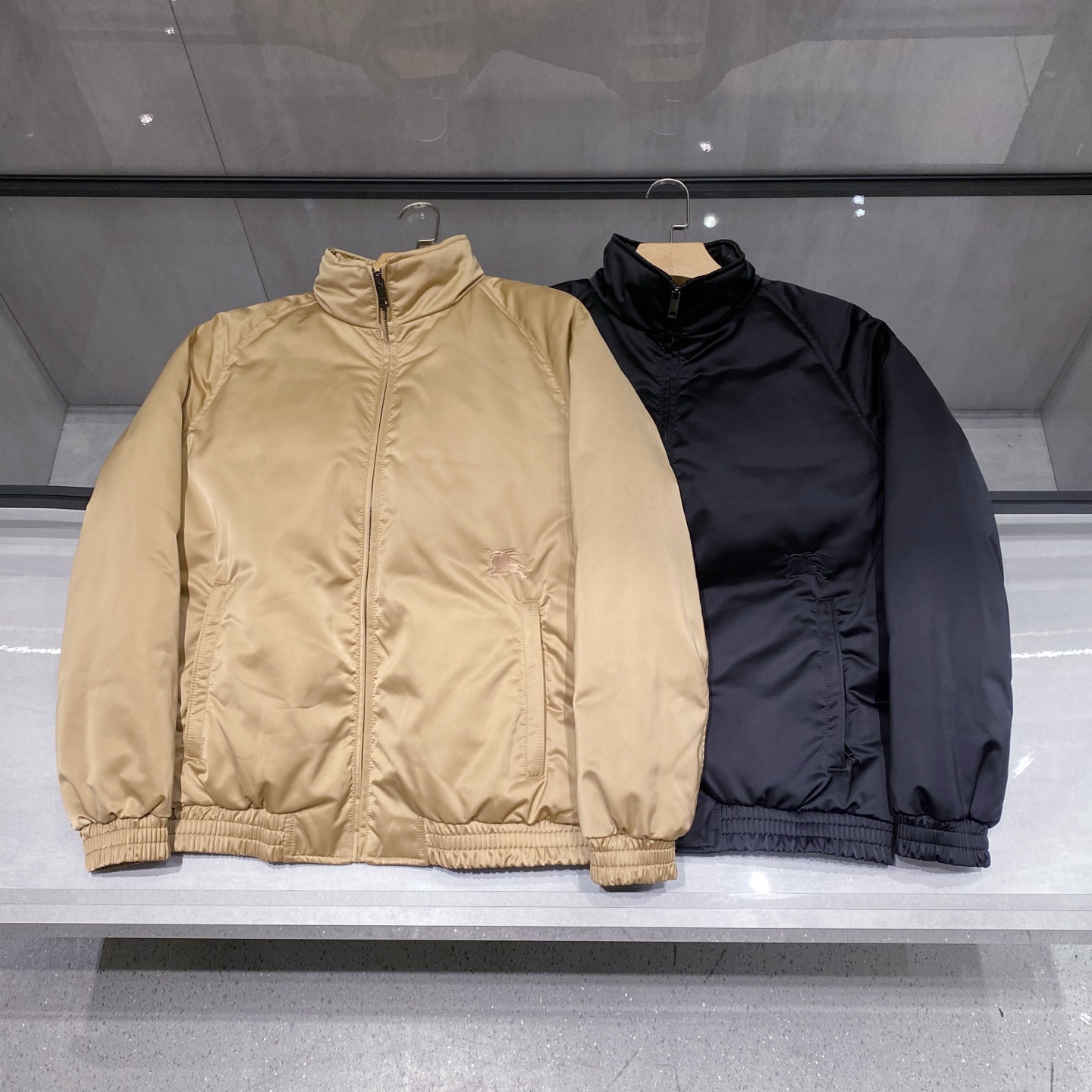 Burberry Reversible Down Jacket, High-Density Tech Fiber, Classic Check Lining 4 i1759593806016 9054 0 2