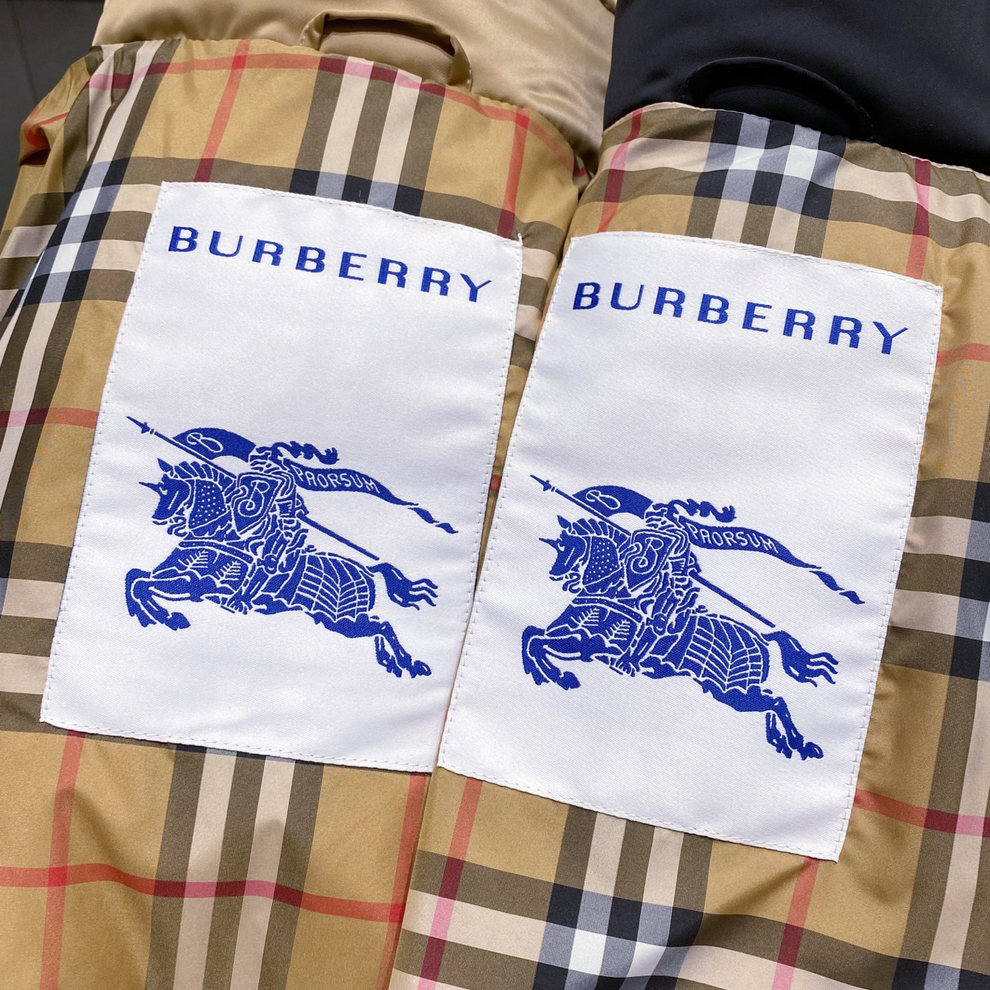 Burberry Reversible Down Jacket, High-Density Tech Fiber, Classic Check Lining 6 i1759593806065 4150 0 5