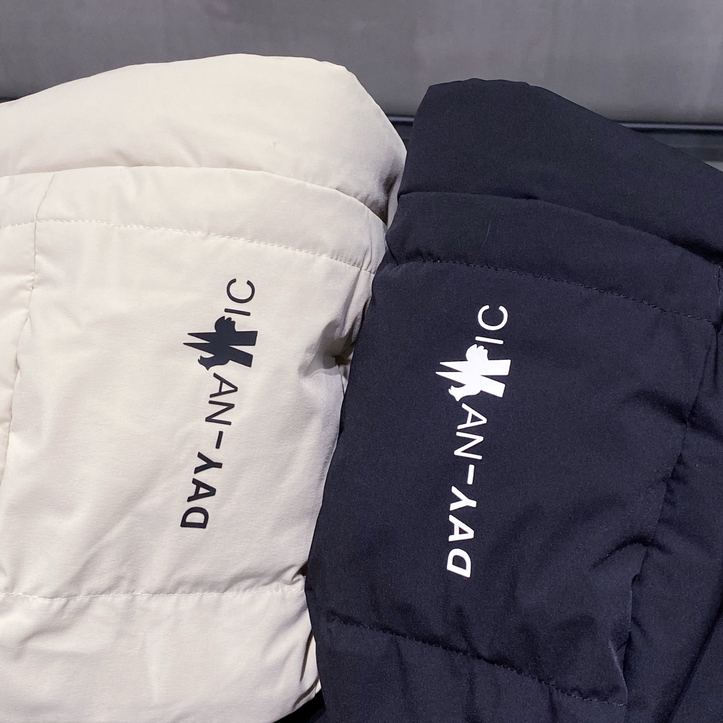 贸易公司渠道货.2025秋冬新款Mon*ler 男士户外滑雪系列压胶滑雪服羽绒服外套.彰显造型气质.休闲