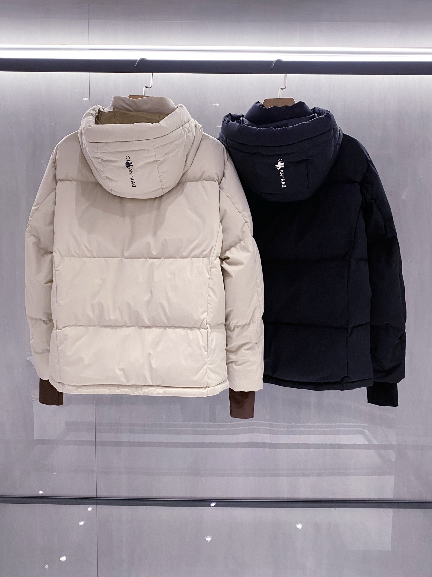 贸易公司渠道货.2025秋冬新款Mon*ler 男士户外滑雪系列压胶滑雪服羽绒服外套.彰显造型气质.休闲