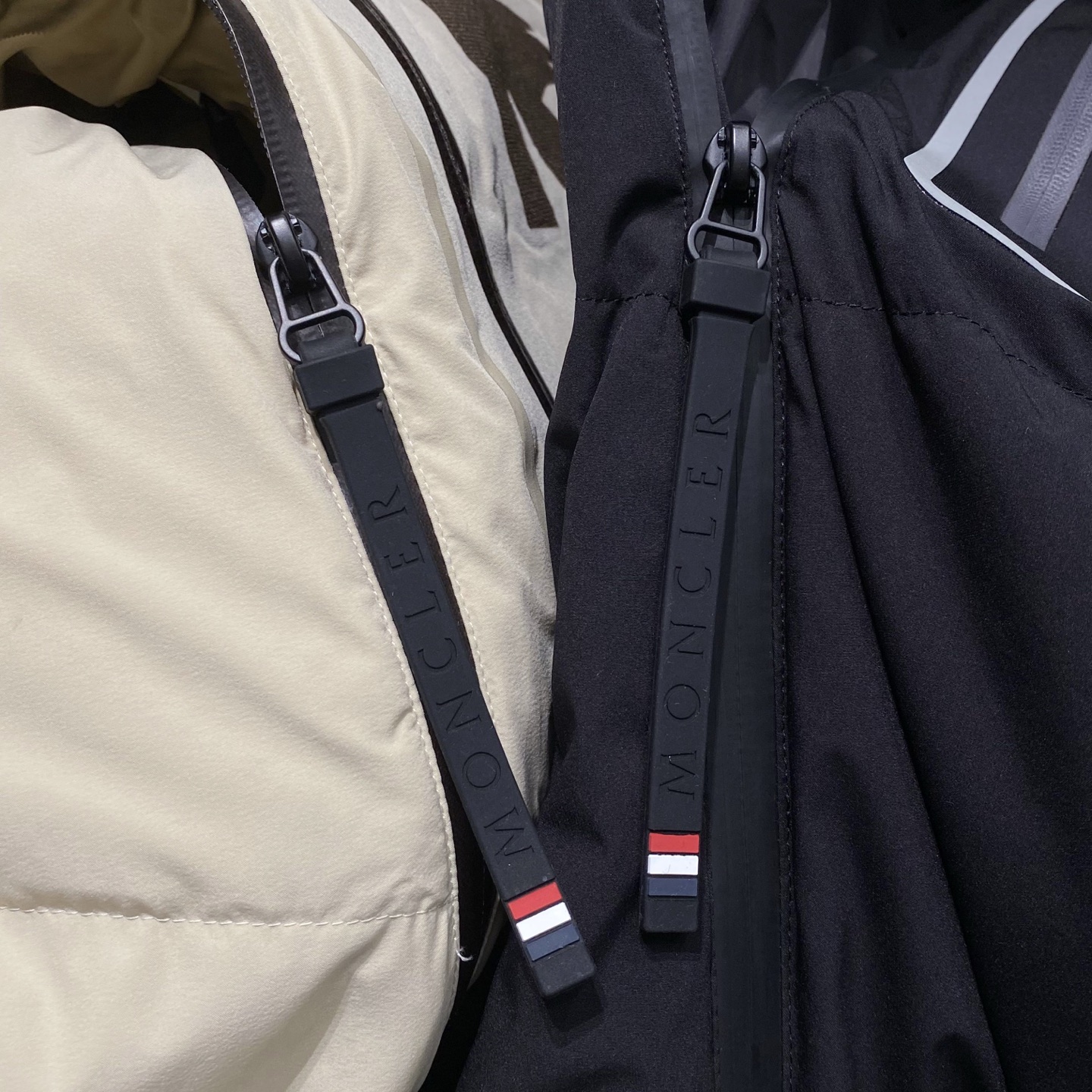 贸易公司渠道货.2025秋冬新款Mon*ler 男士户外滑雪系列压胶滑雪服羽绒服外套.彰显造型气质.休闲