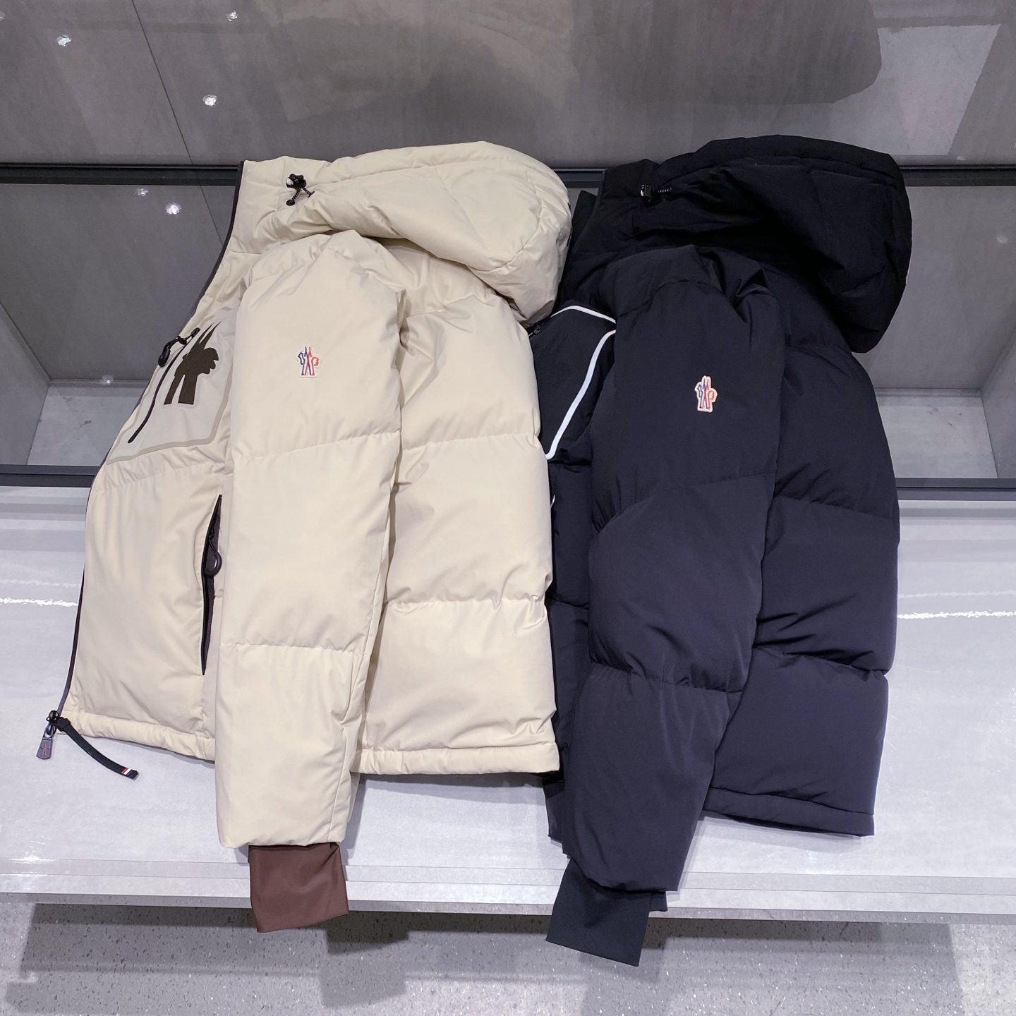 贸易公司渠道货.2025秋冬新款Mon*ler 男士户外滑雪系列压胶滑雪服羽绒服外套.彰显造型气质.休闲